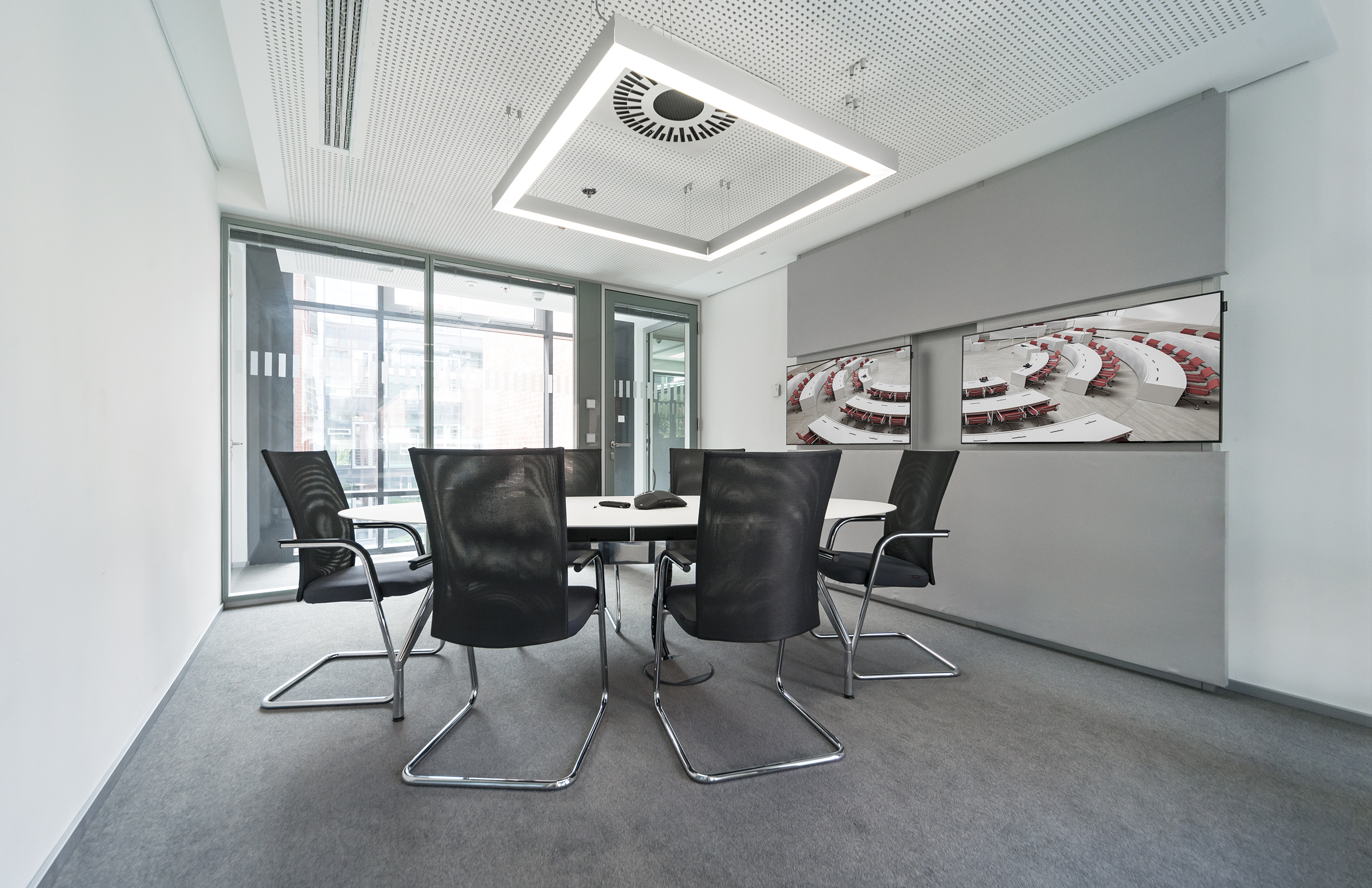 References-Picture gallery-KWS Saat Einbeck- Pharao net- Conference table fallon