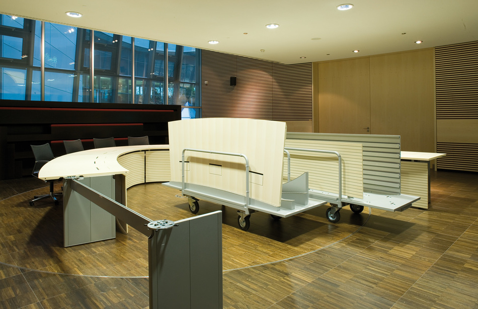 Daimler AG, Stuttgart | Table de conférence : me I Montage