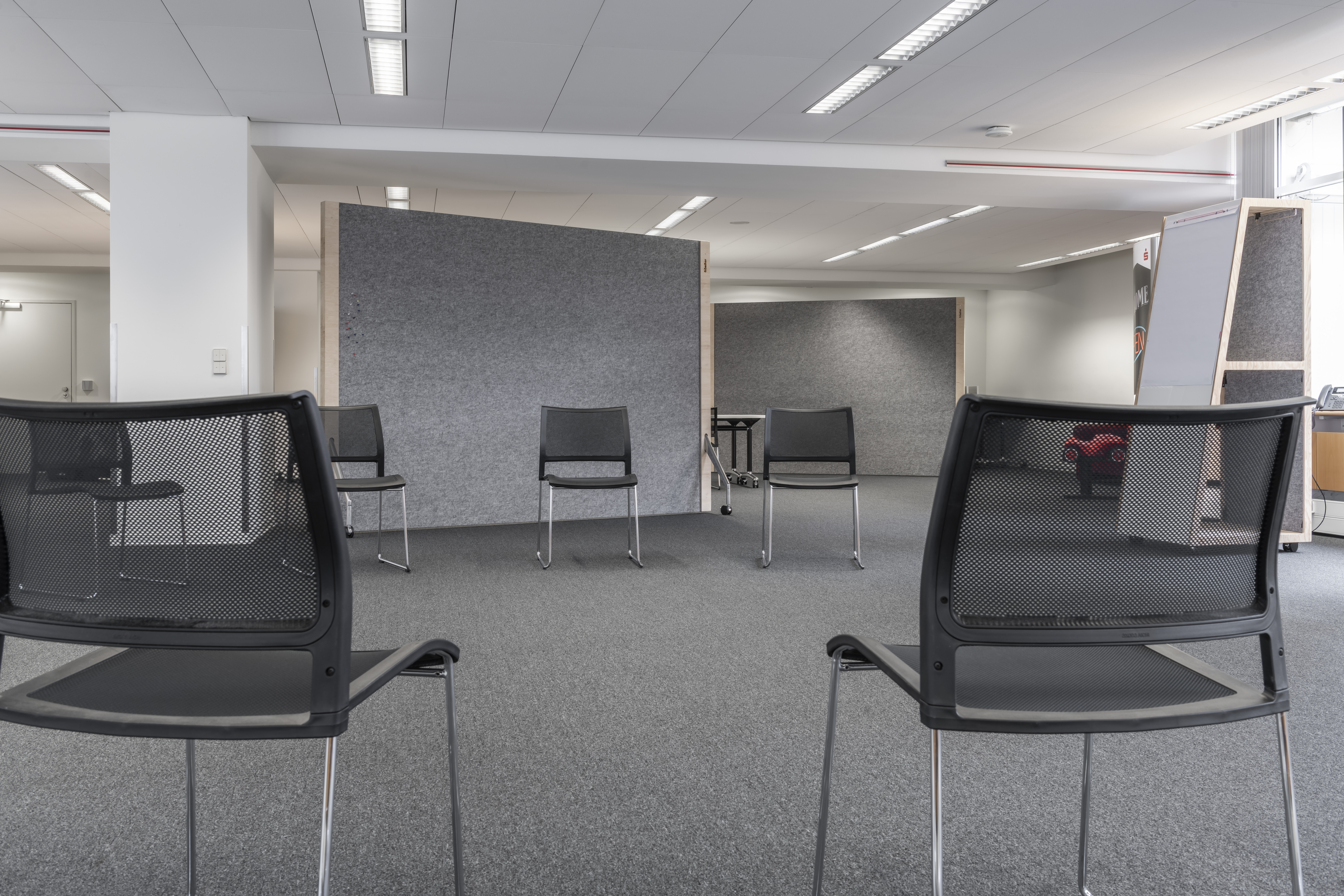 References-Picture gallery-LBS_Training room-klif Stacking chair-Acoustic & pin board fallon-Flipchart A-frame chart