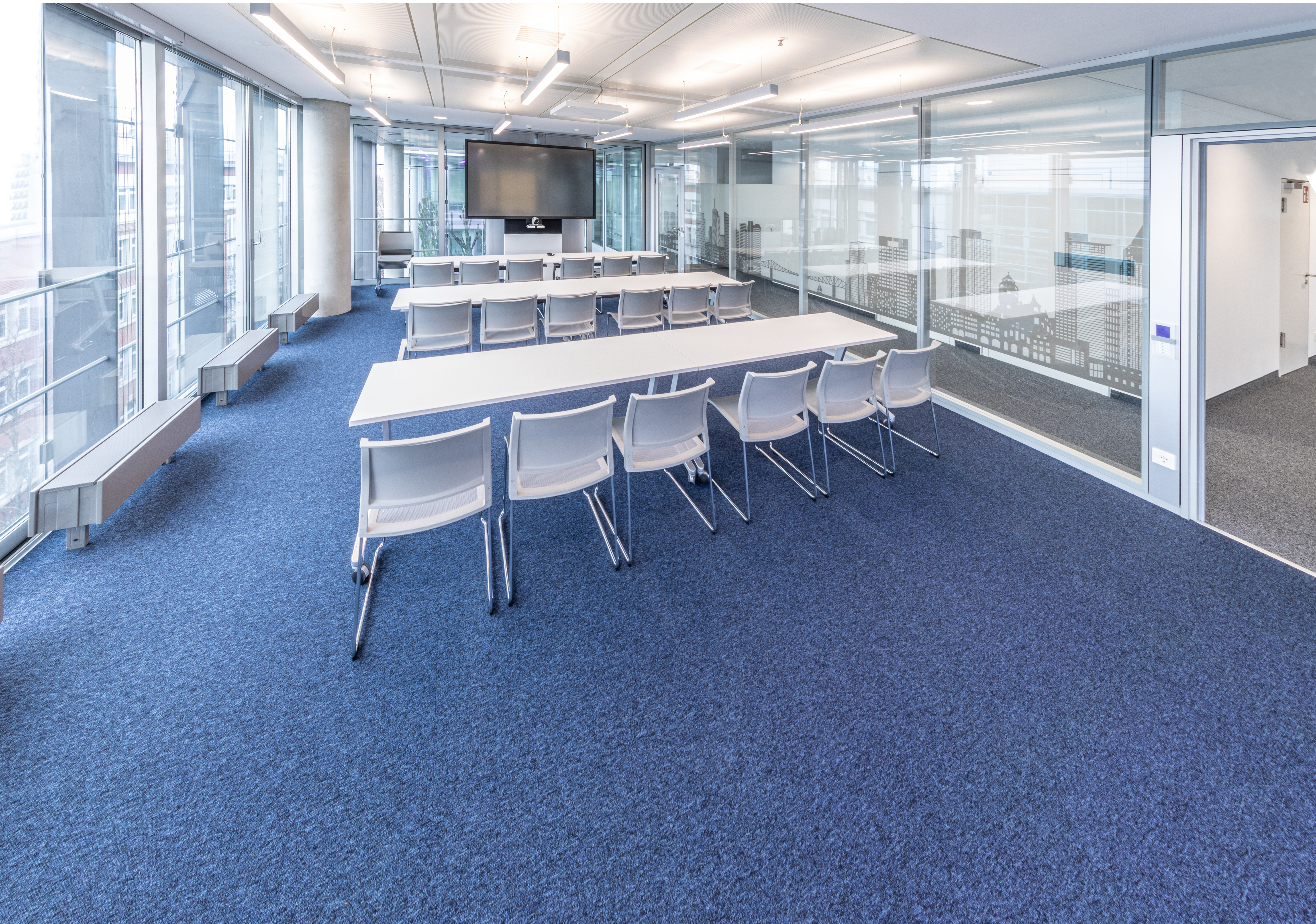 OSIsoft Europe GmbH in Frankfurt - Revendeur Unionzeiss Frankfurt | Siège polyvalent : klif | Panneau média : MICO-2 akustik | Table pivotante : ctz flip stop