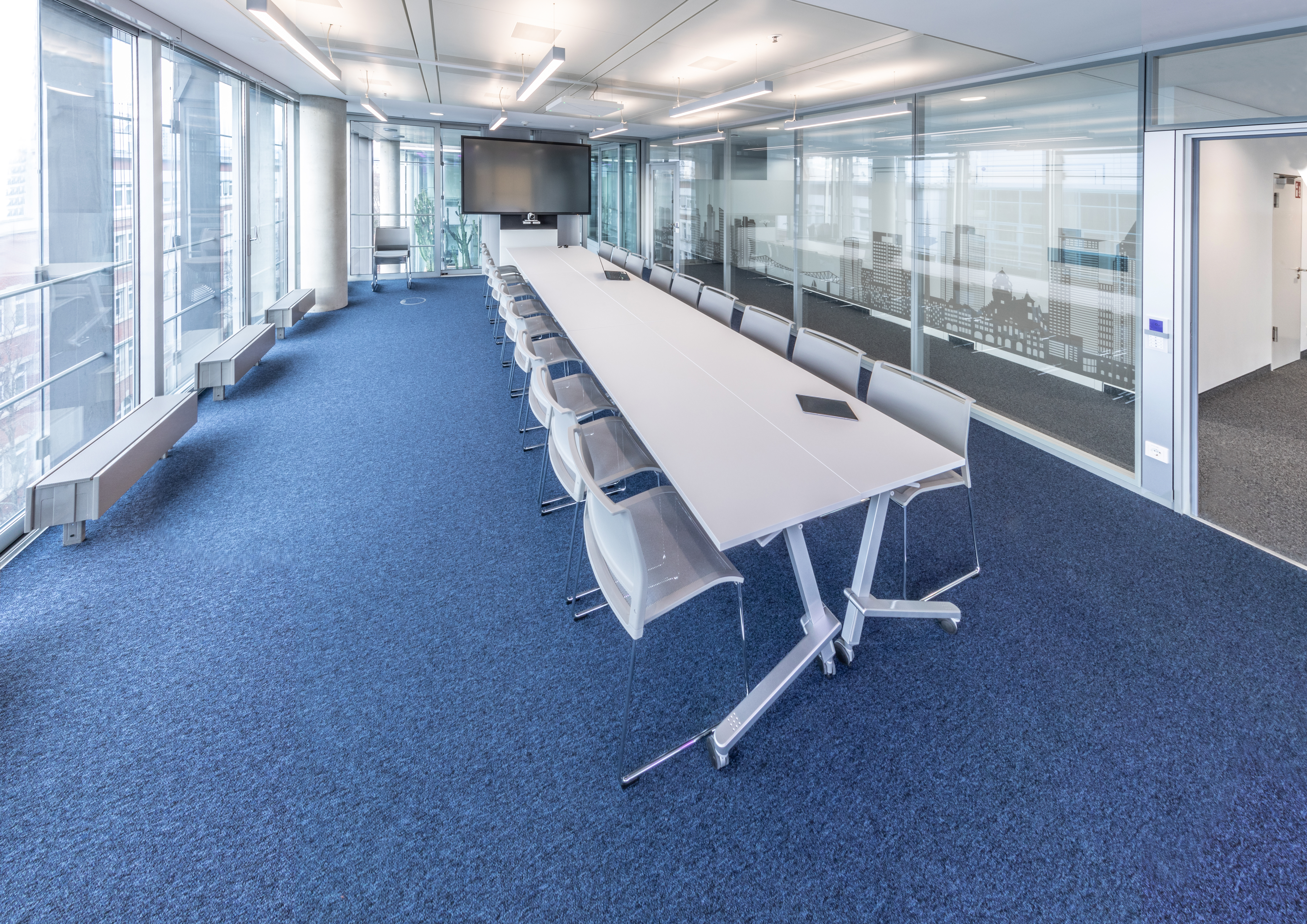 OSIsoft Europe GmbH in Frankfurt - Revendeur Unionzeiss Frankfurt | Siège polyvalent : klif | Panneau média : MICO-2 akustik | Table pivotante : ctz flip stop