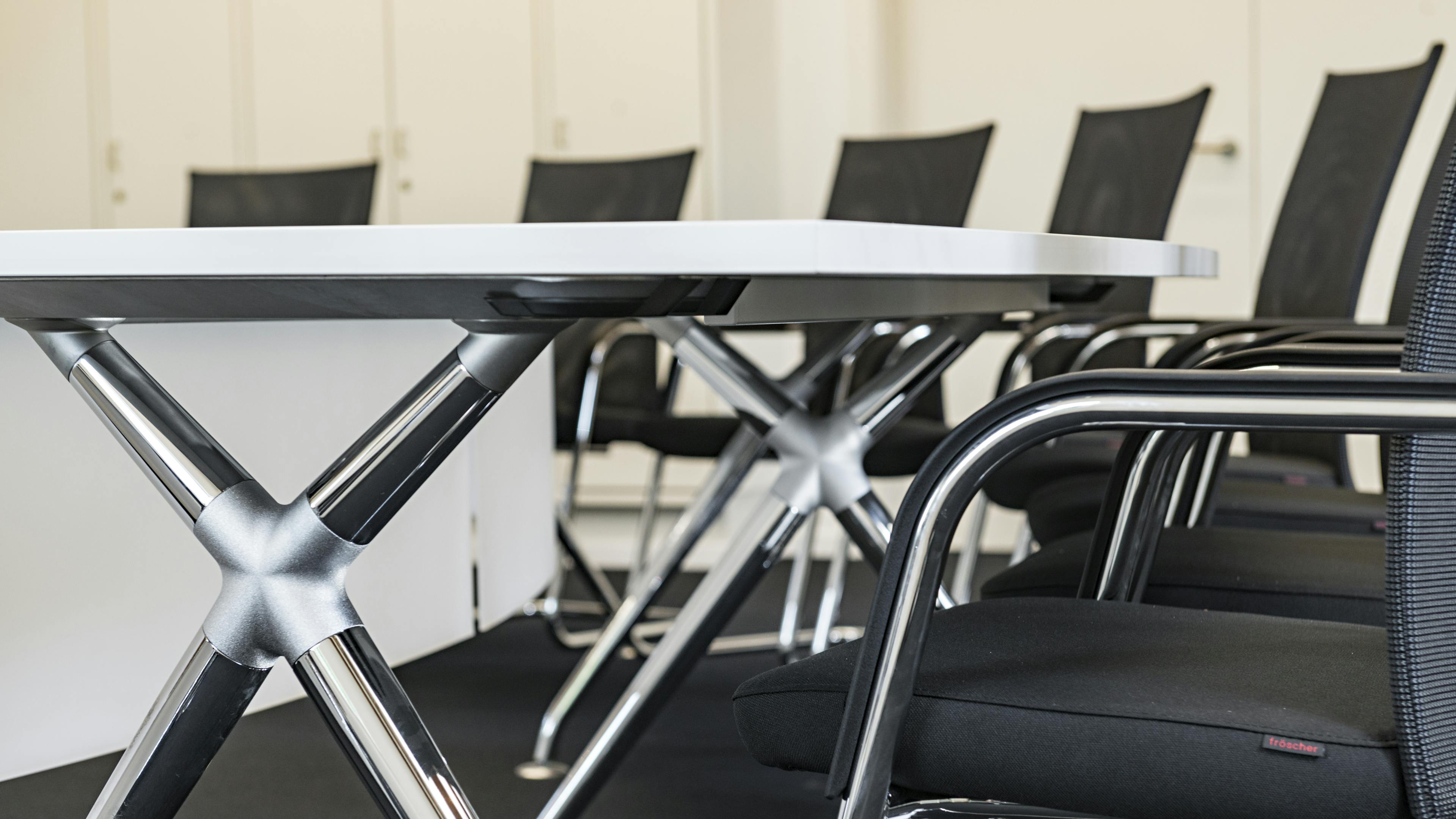 Références-Galerie d'images-Mairie d'Untereisesheim- xcone Table de conférence-pharao net Siège de conférence