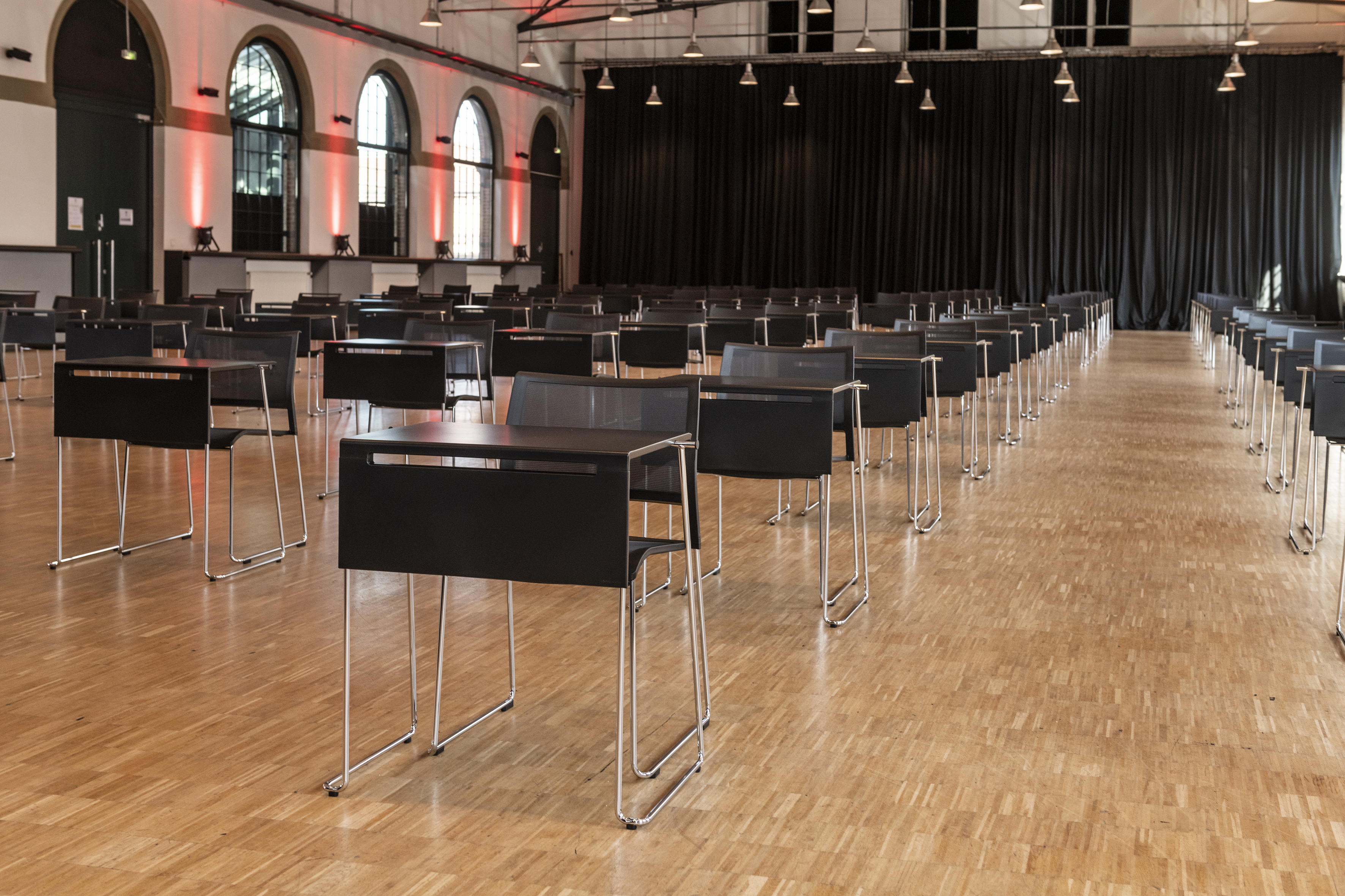 Références-Galerie de photos-Maison équestre Ludwigsburg-klif Table empilable-klif Chaise empilable-PSE Pupitre d'orateur