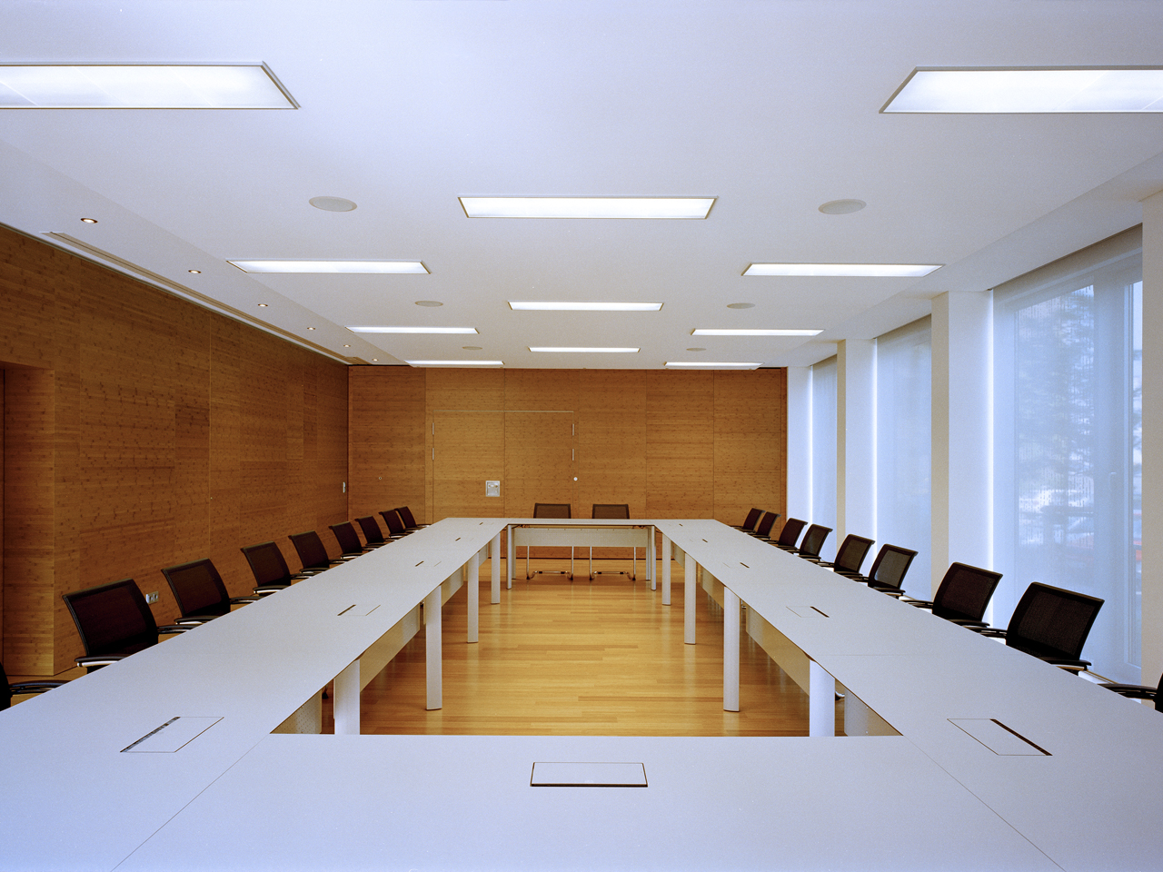 References-Picture gallery- Wassermann Cologne- cetera conference table