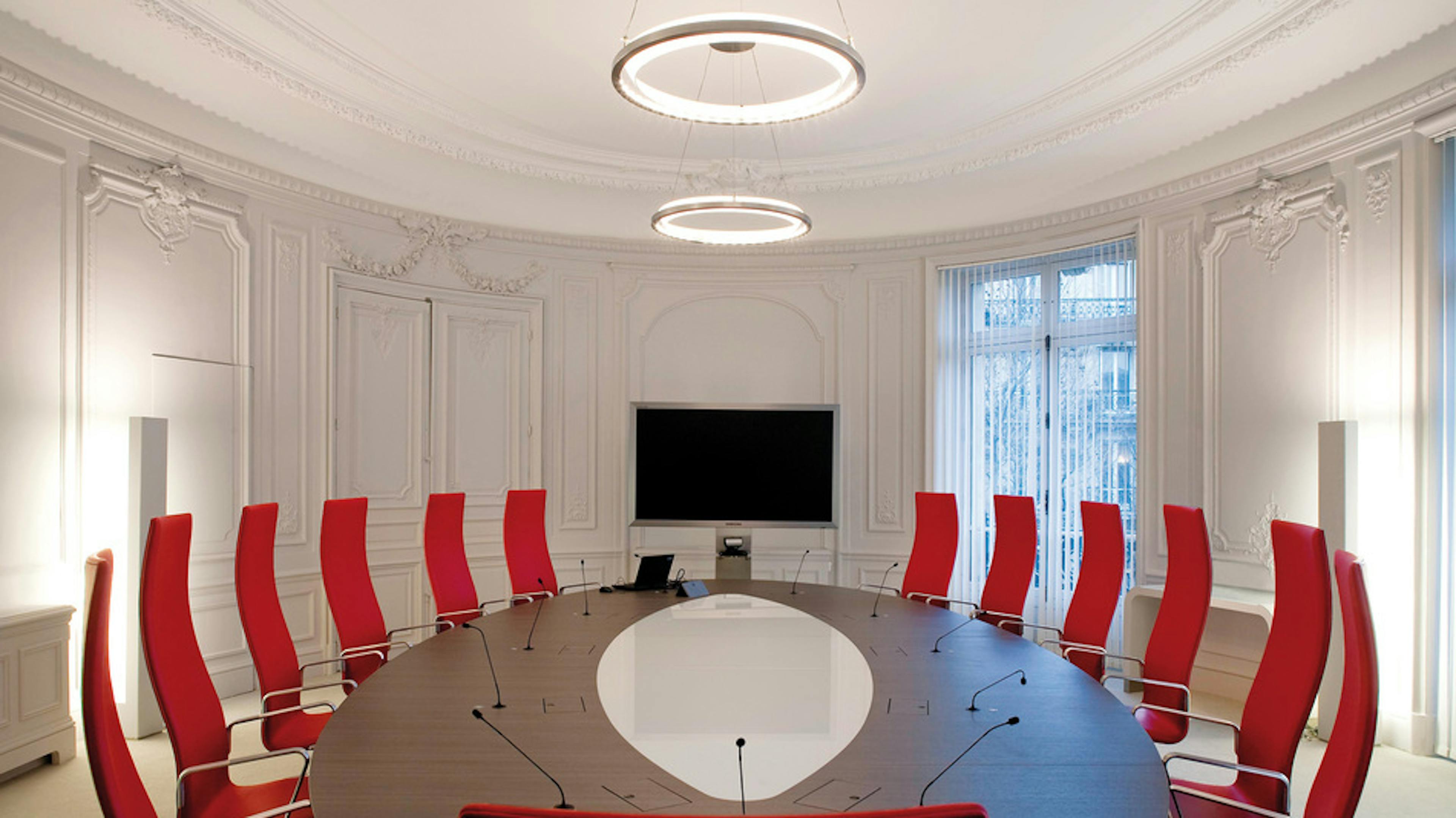 AMB Generali, Paris | table de conférence : cetera | conception : Volume ABC, Paris - Mme Anne Charlet