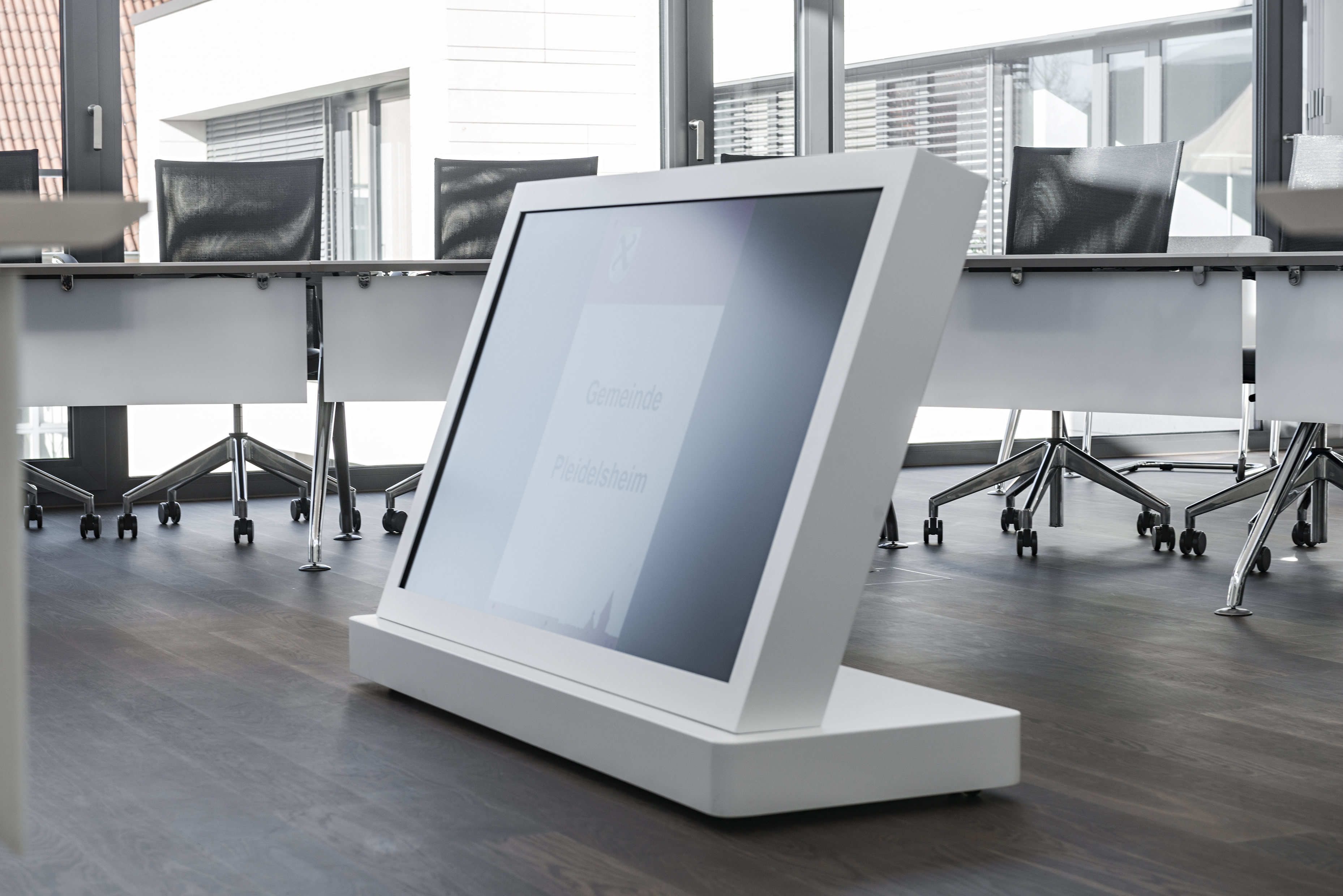 References-Picture gallery-Pleidelsheim town hall- xcone conference system- pharao net conference chair- monitor island