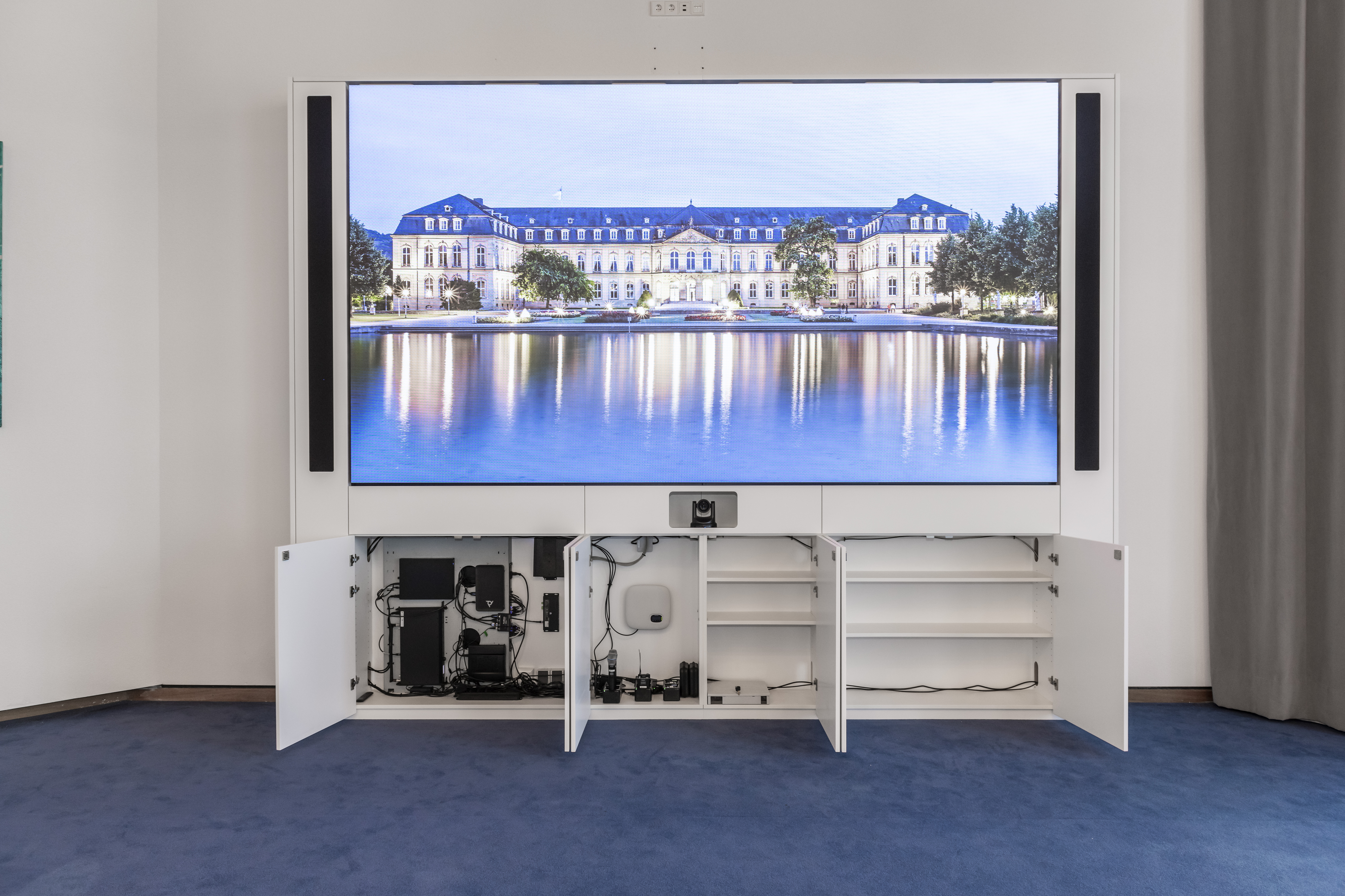 Références_Galerie d'images_Ministère_des_Finances_Stuttgart_LED_Mur_média_Intégration_Technique