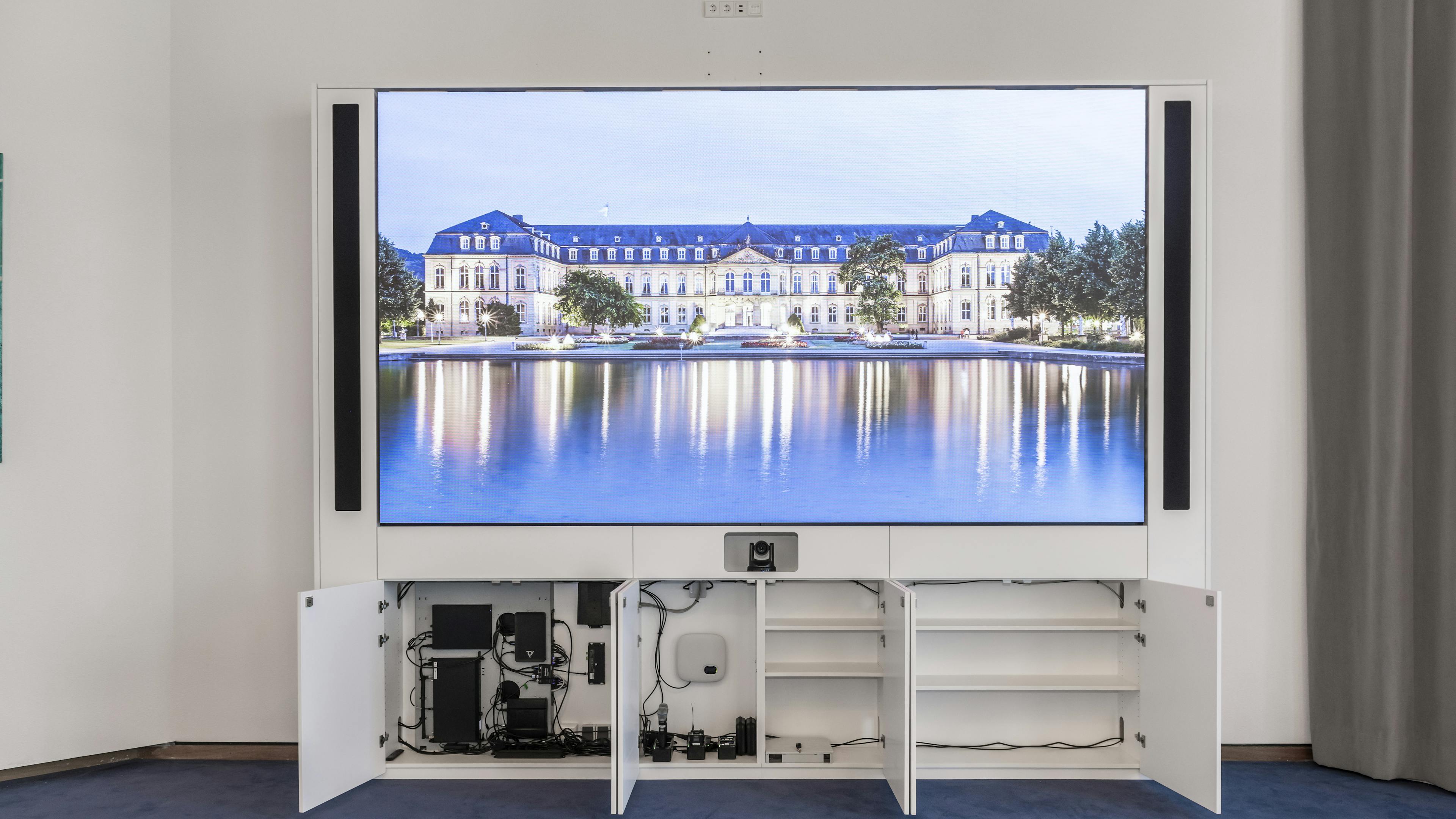 Références_Galerie d'images_Ministère_des_Finances_Stuttgart_LED_Mur_média_Intégration_Technique