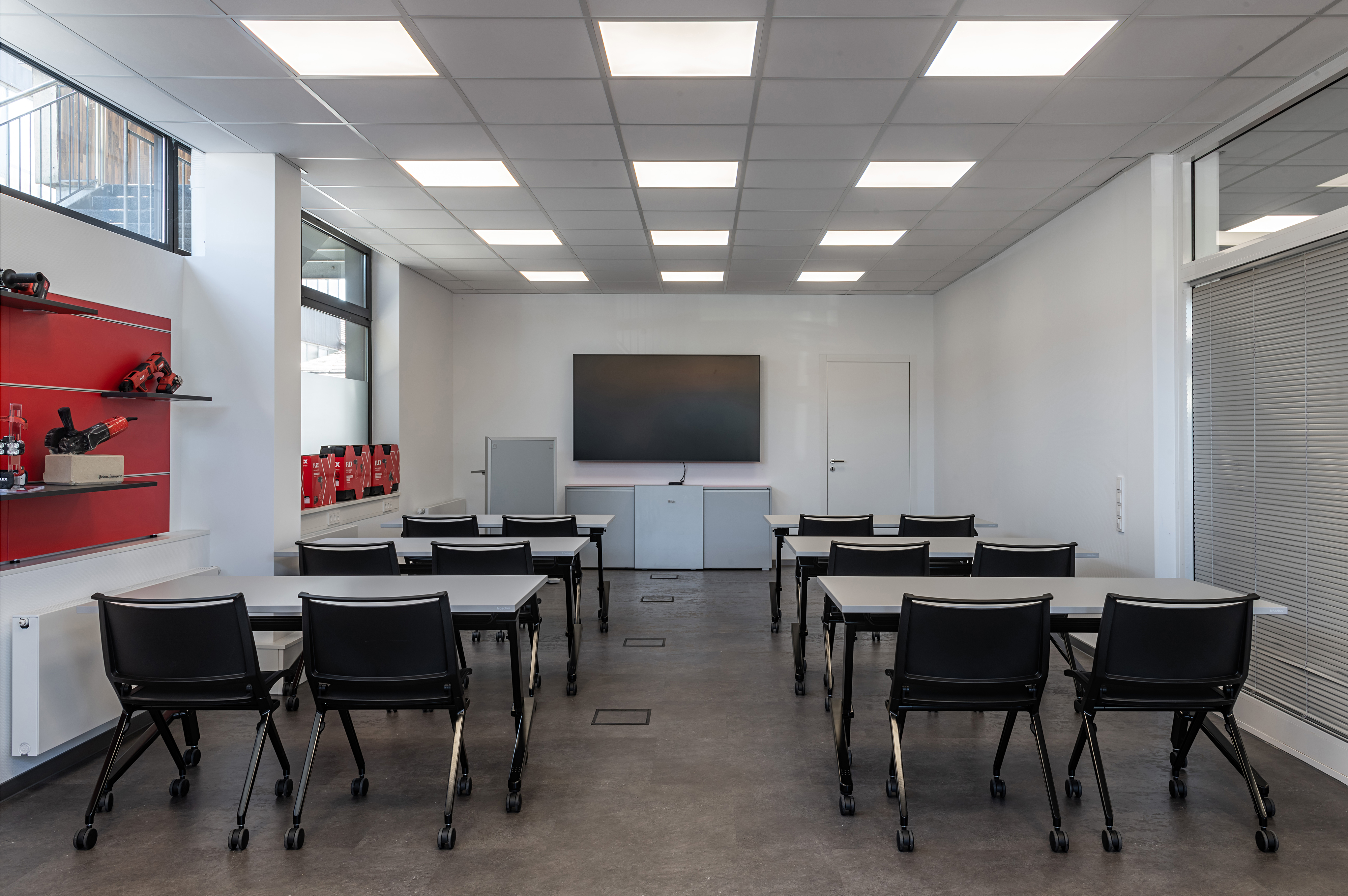 References-Picture gallery-FLEX Elektrowerkzeuge GmbH Steinheim Training room-ctz flip stop swivel table-klif multipurpose chair