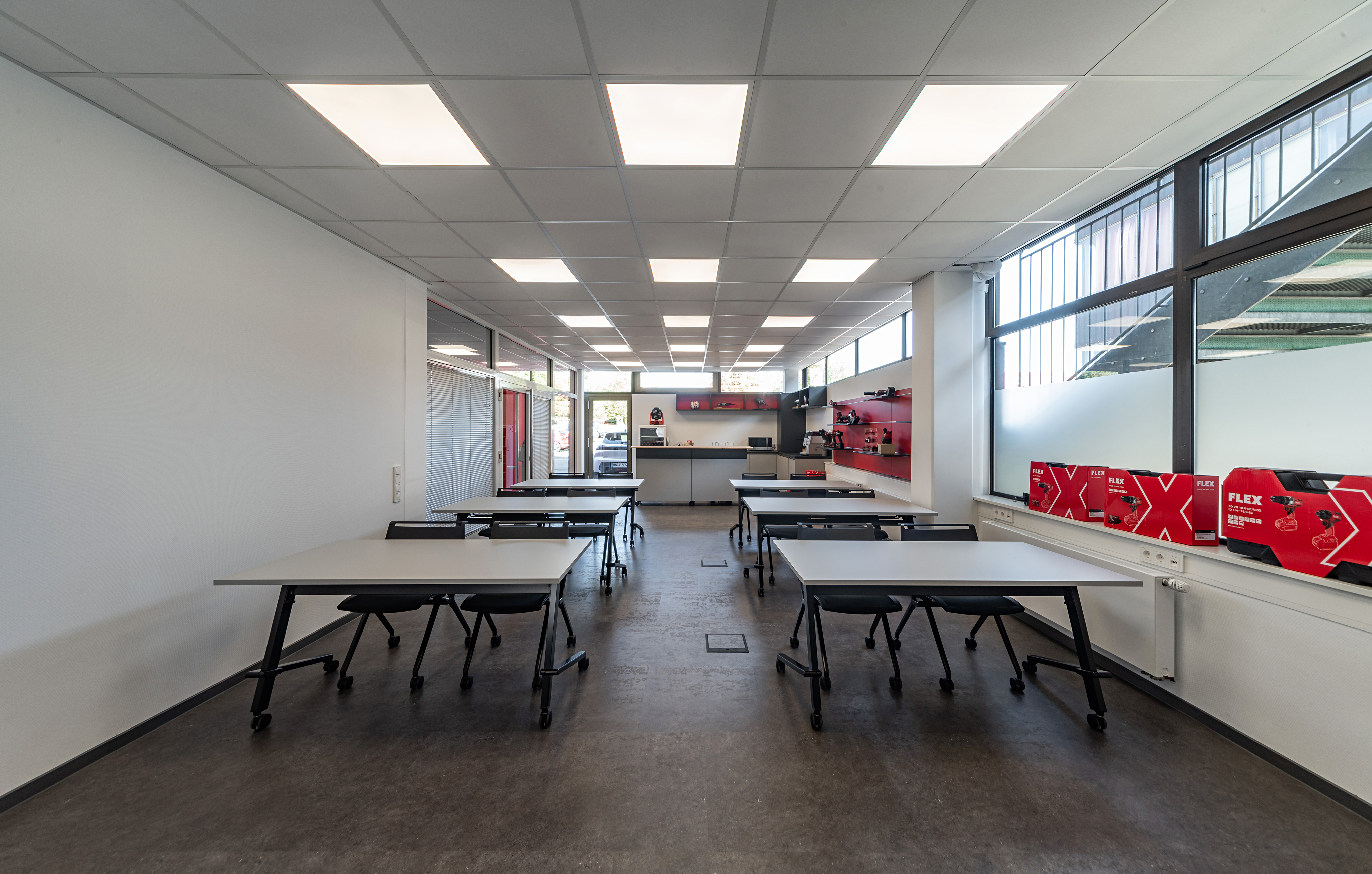 References-Picture gallery-FLEX Elektrowerkzeuge GmbH Steinheim Training room-ctz flip stop swivel table-klif multipurpose chair