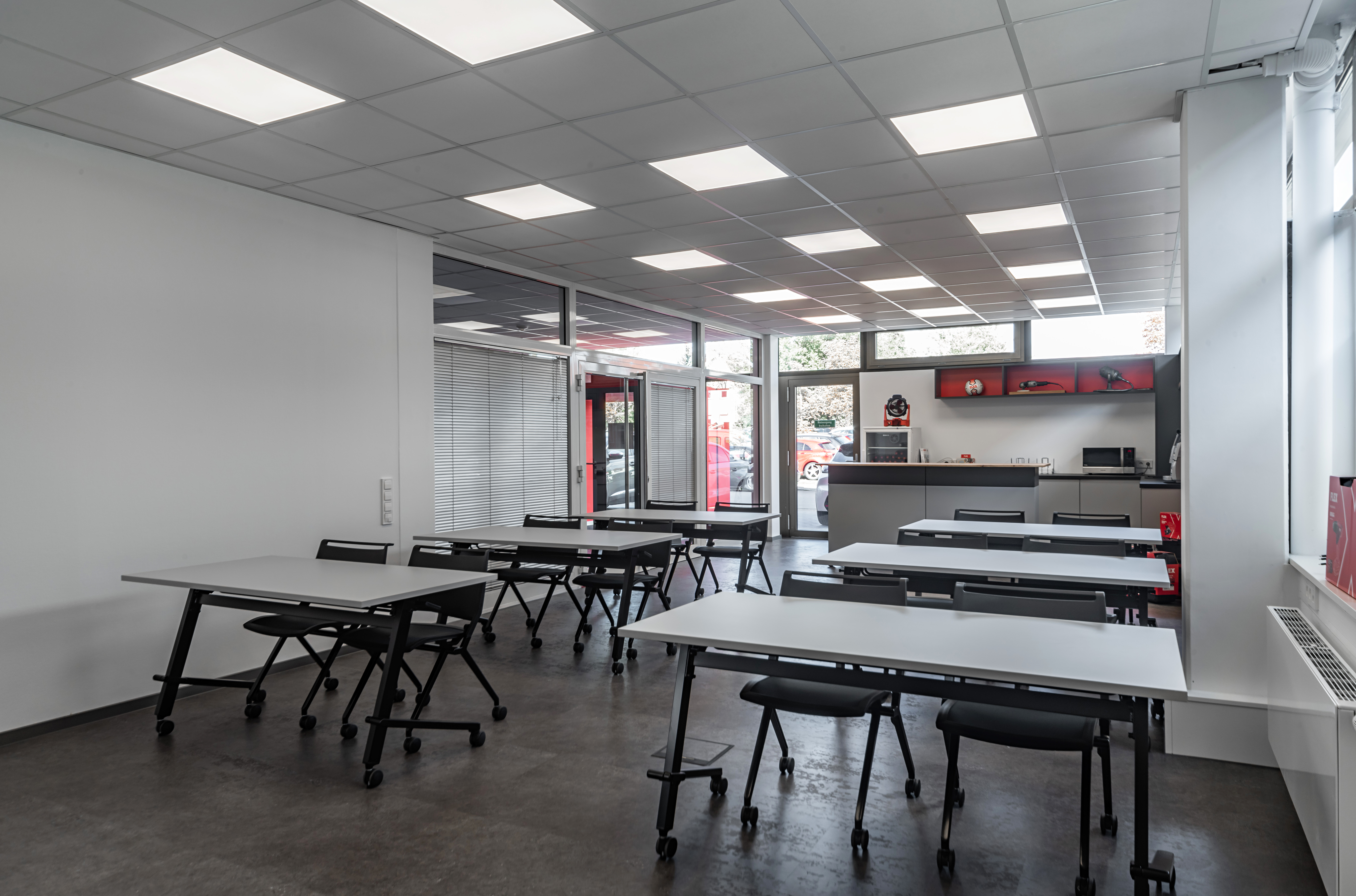 References-Picture gallery-FLEX Elektrowerkzeuge GmbH Steinheim Training room-ctz flip stop swivel table-klif multipurpose chair