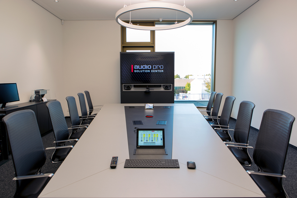 Références- audio pro Heilbronn- Heilbronn- ctz flip stop table pivotante- primo chaise de conférence- MICO-1 stèle média- table de conférence