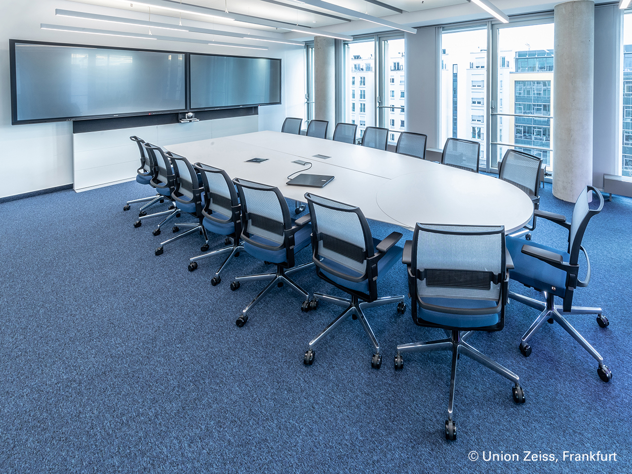 OSIsoft Europe GmbH in Frankfurt - Specialised dealer Unionzeiss Frankfurt | Conference system: fallon VCT | Media stele: MICO-2 298 akustik