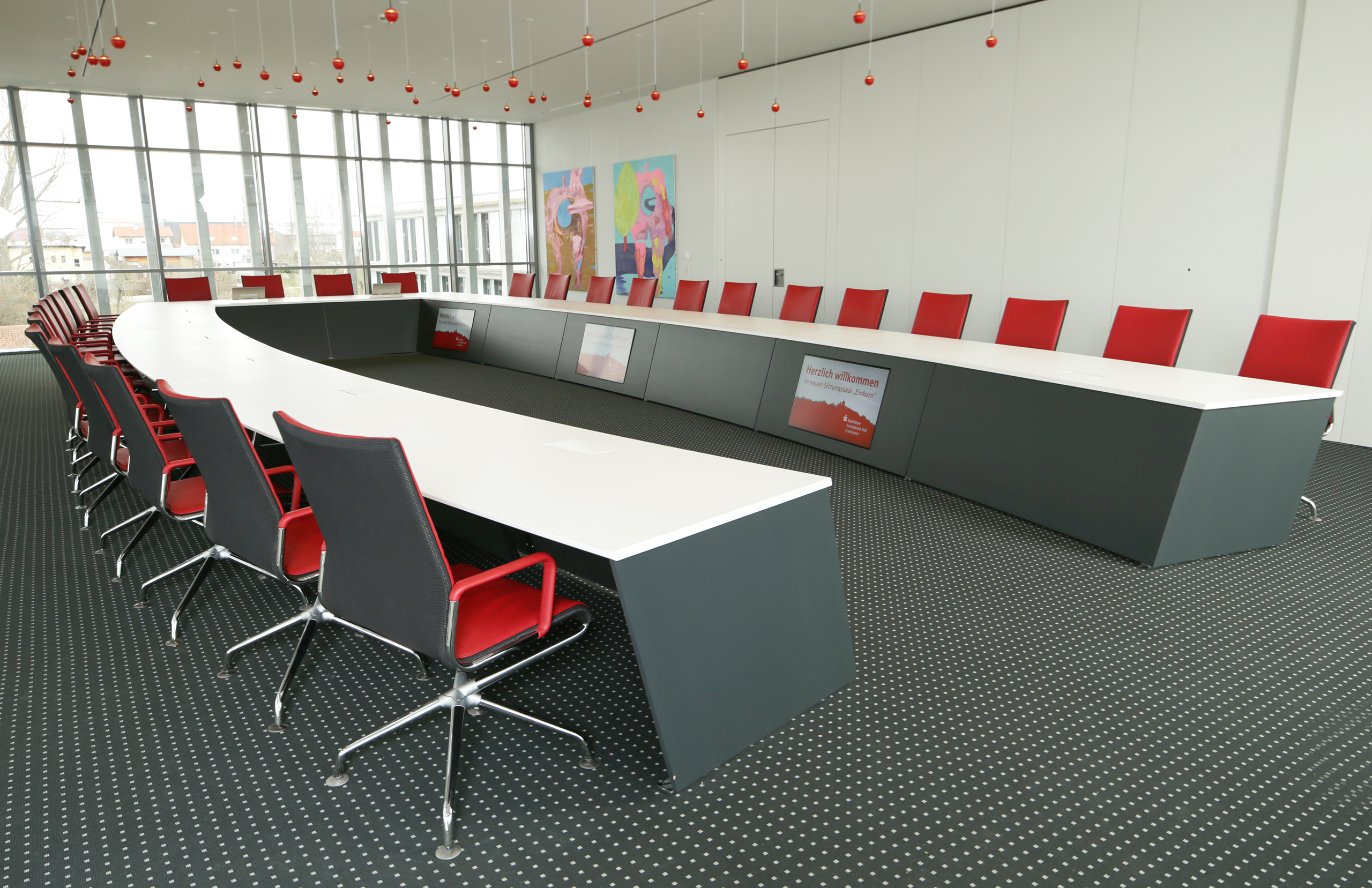 Références-Galerie d'images-Sparkasse Schwäbisch Hall-Table de conférence-xcone Chaises