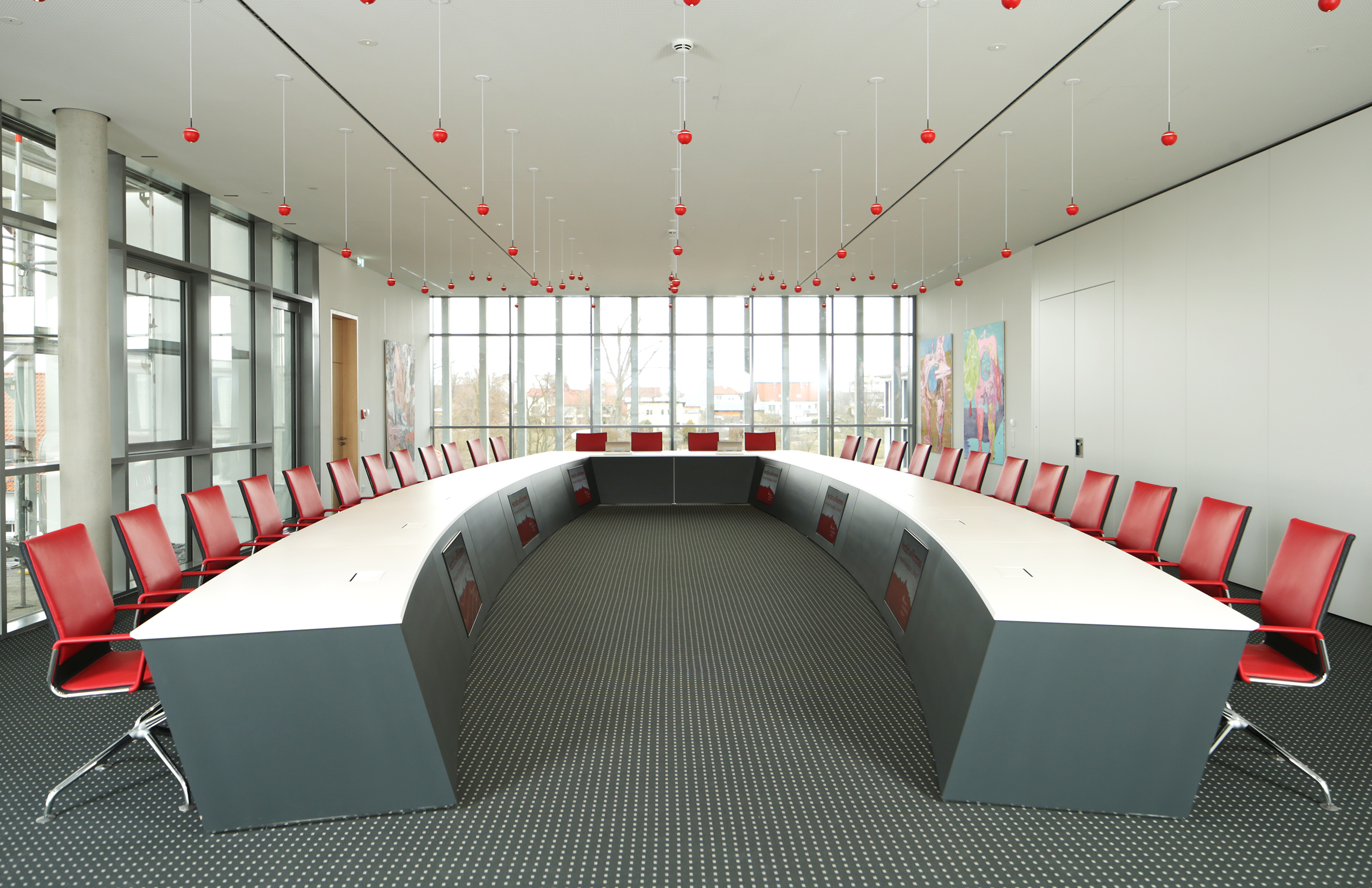 Références-Galerie d'images-Sparkasse Schwäbisch Hall-Table de conférence-xcone Chaises