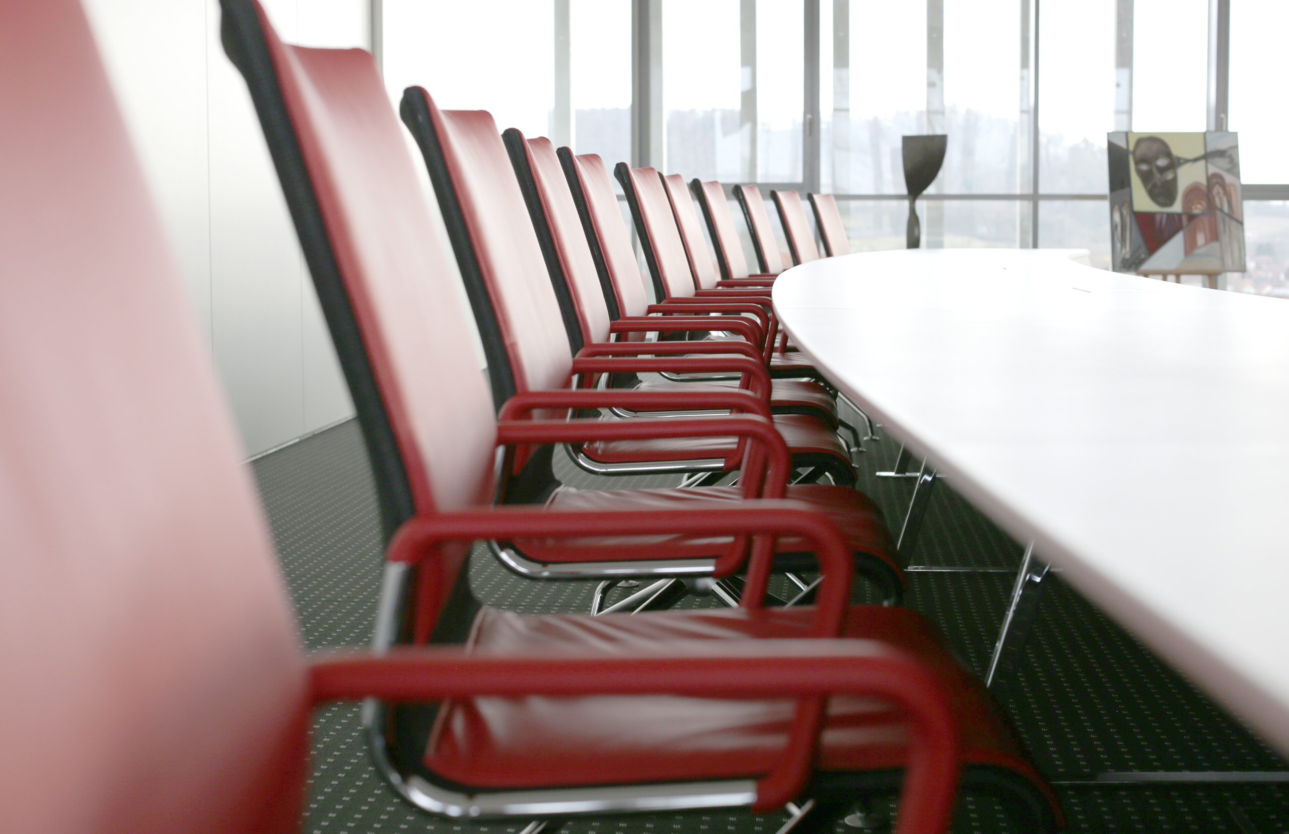 Références-Galerie d'images-Sparkasse Schwäbisch Hall-Table de conférence-xcone Chaises