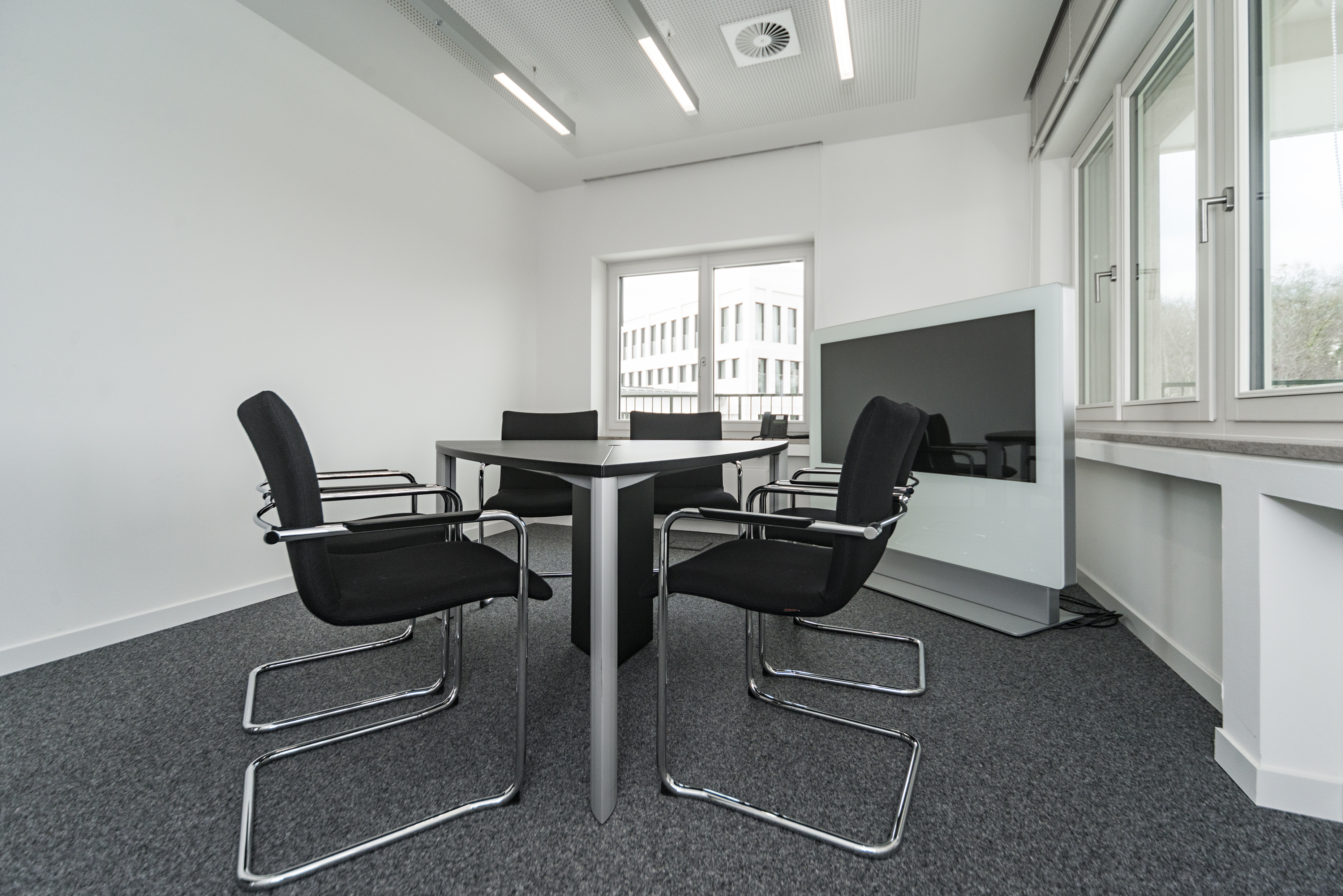 References-Picture gallery-Ministry of Wiesbaden- cetera conference system- MIDS media stele