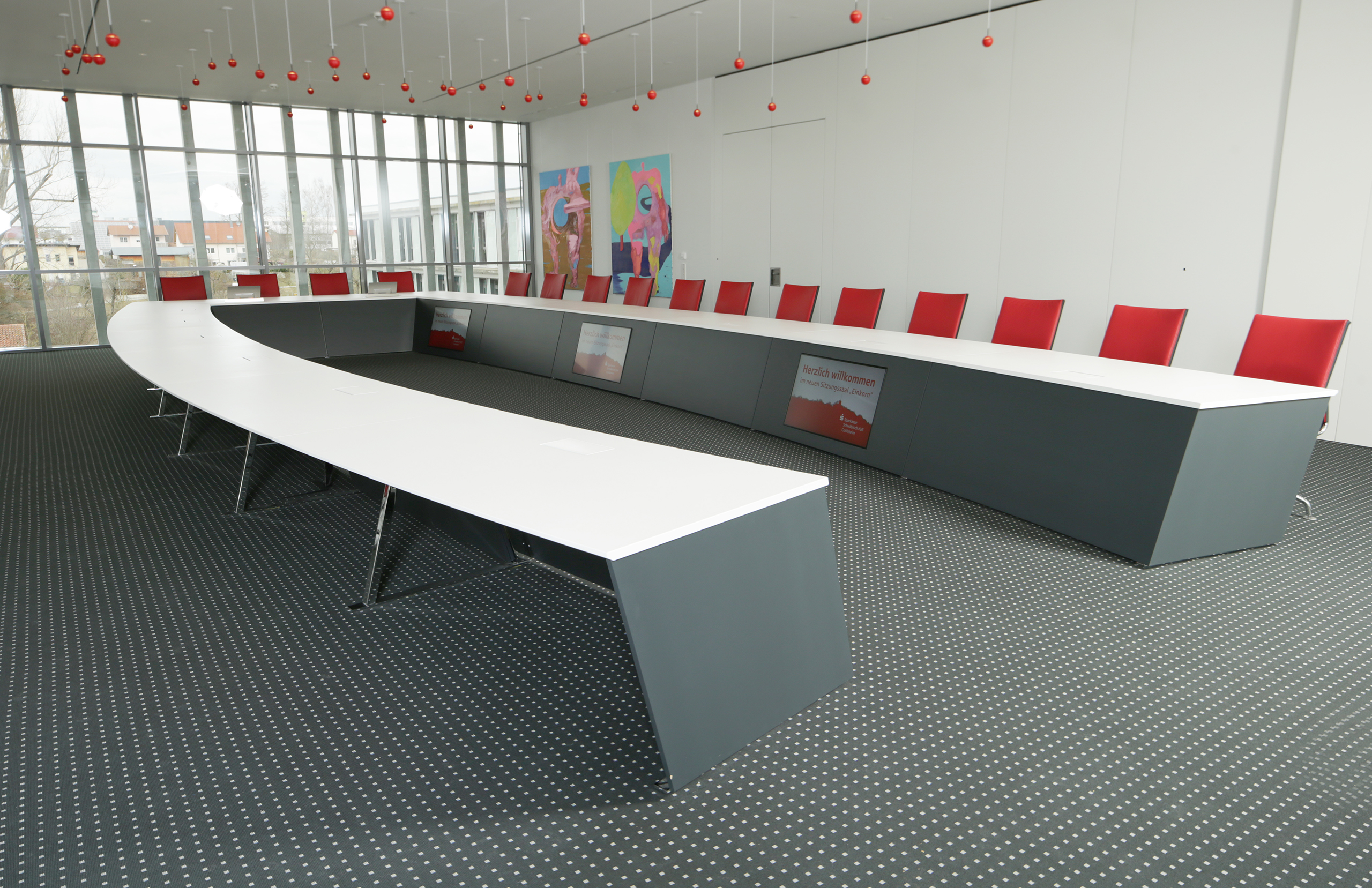 Références-Galerie d'images-Sparkasse Schwäbisch Hall-Table de conférence-xcone Chaises