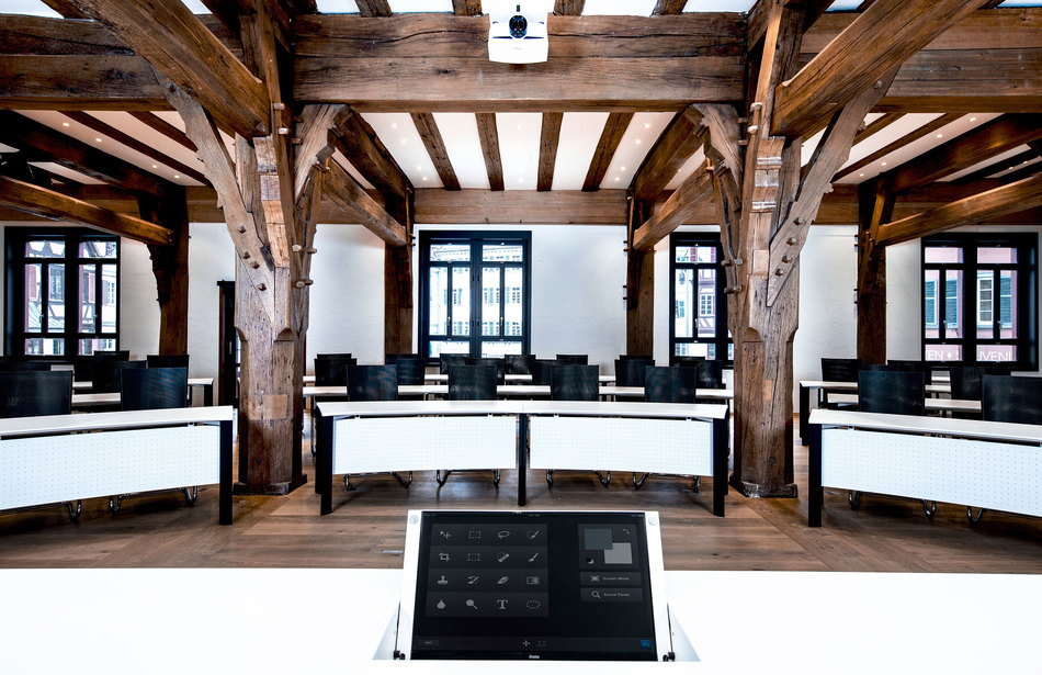References- City Hall Tübingen- Tübingen- cetera conference table- pharao net cantilever chair
