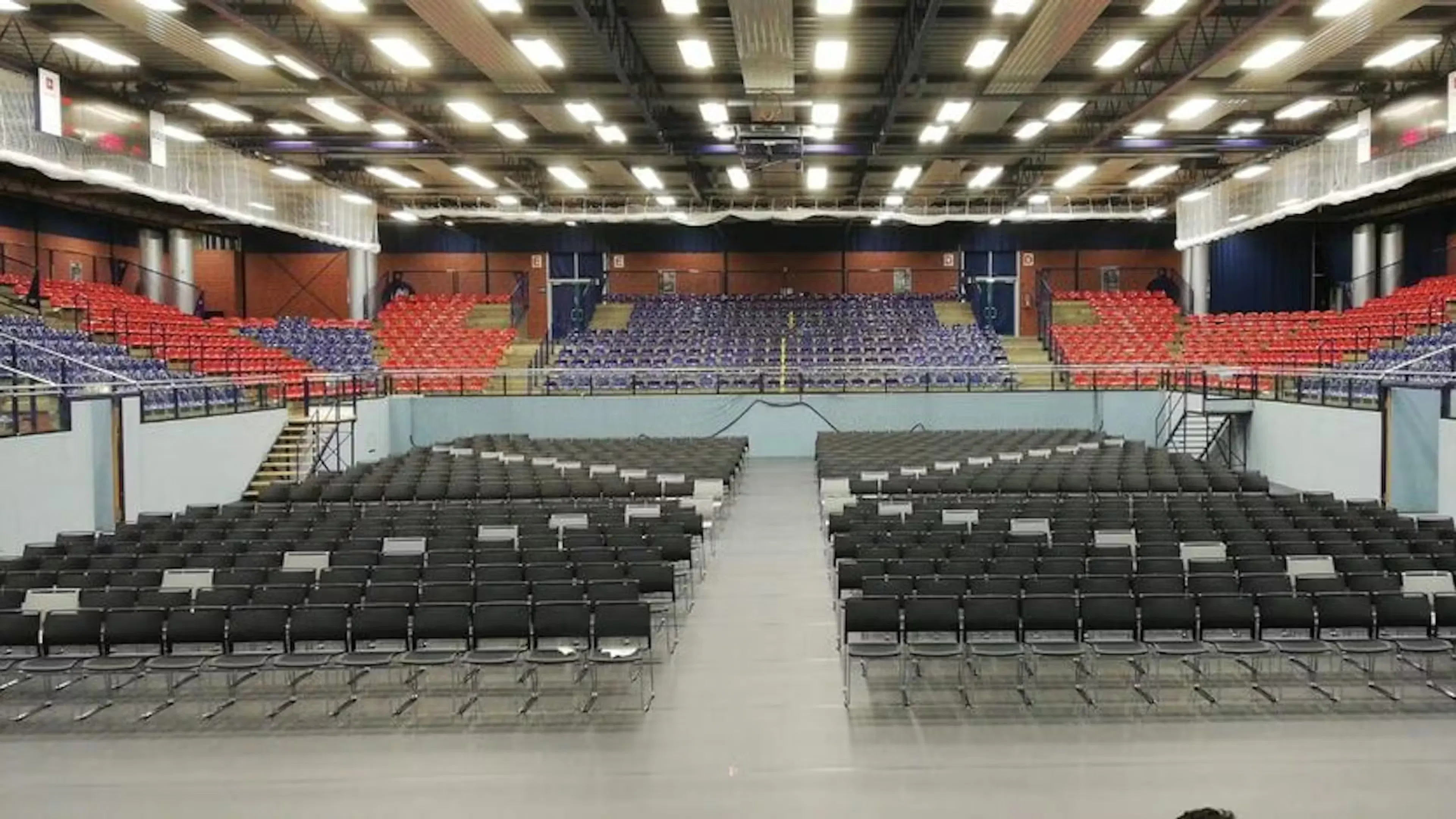Références-Galerie d'images-EMS-Halle-klif Chaise empilable