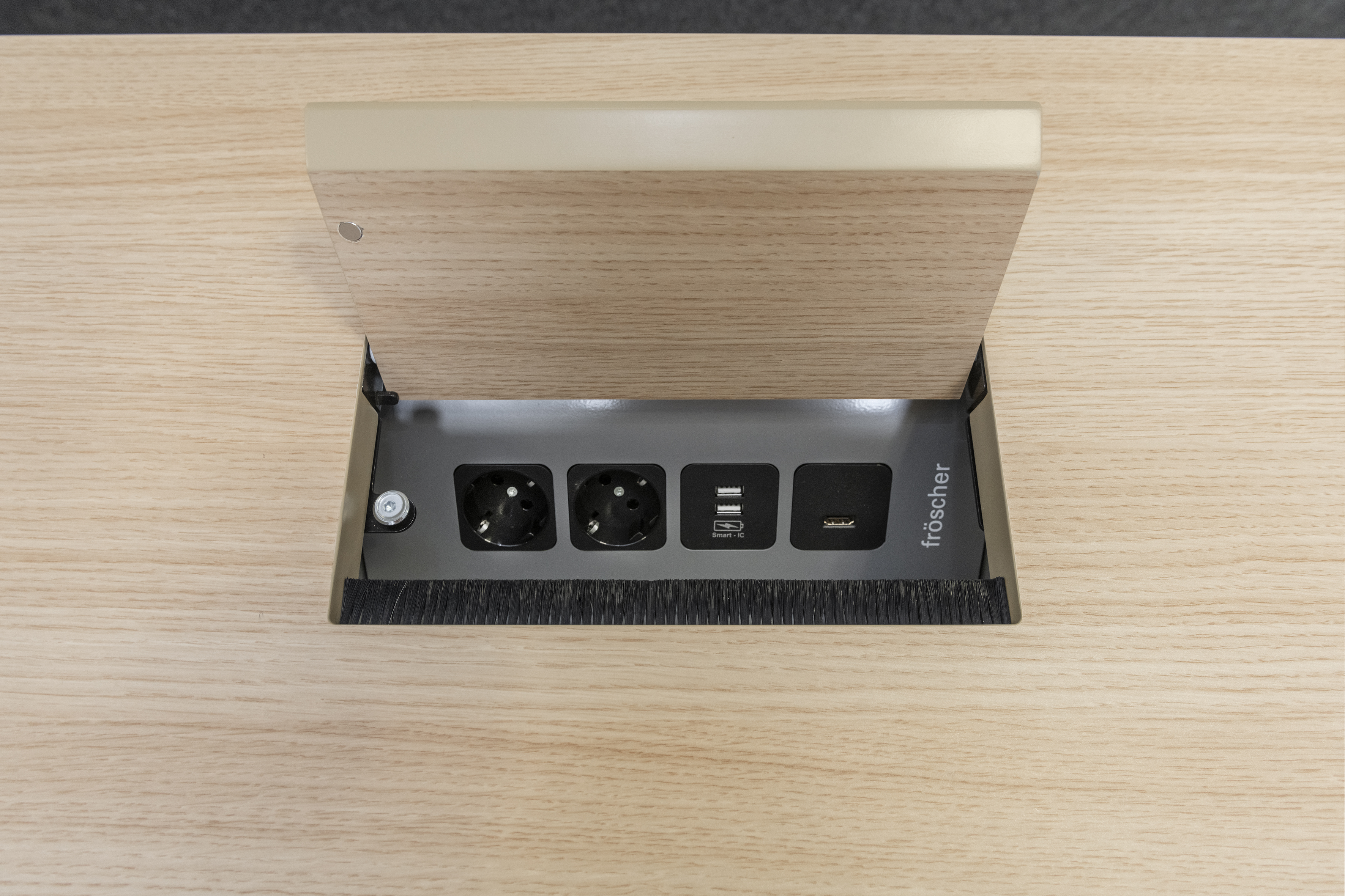 References-Picture gallery-ifa Stuttgart-fallon vct table connection panel