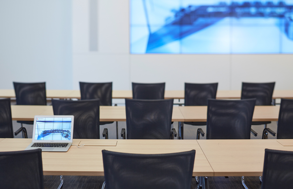 Académie des caisses d'épargne | chaises : pharao net | table : fallon