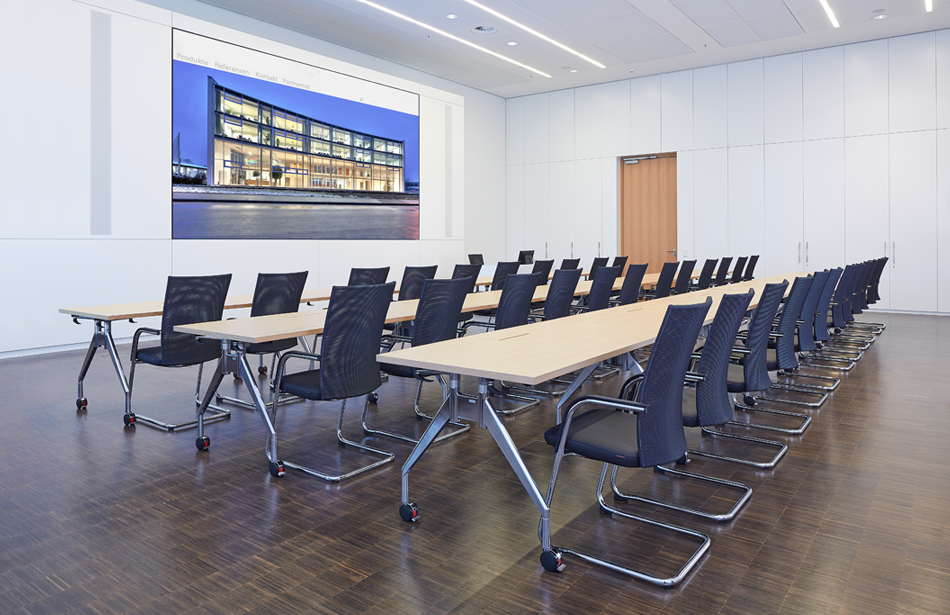 Académie des caisses d'épargne | chaises : pharao net | table : fallon