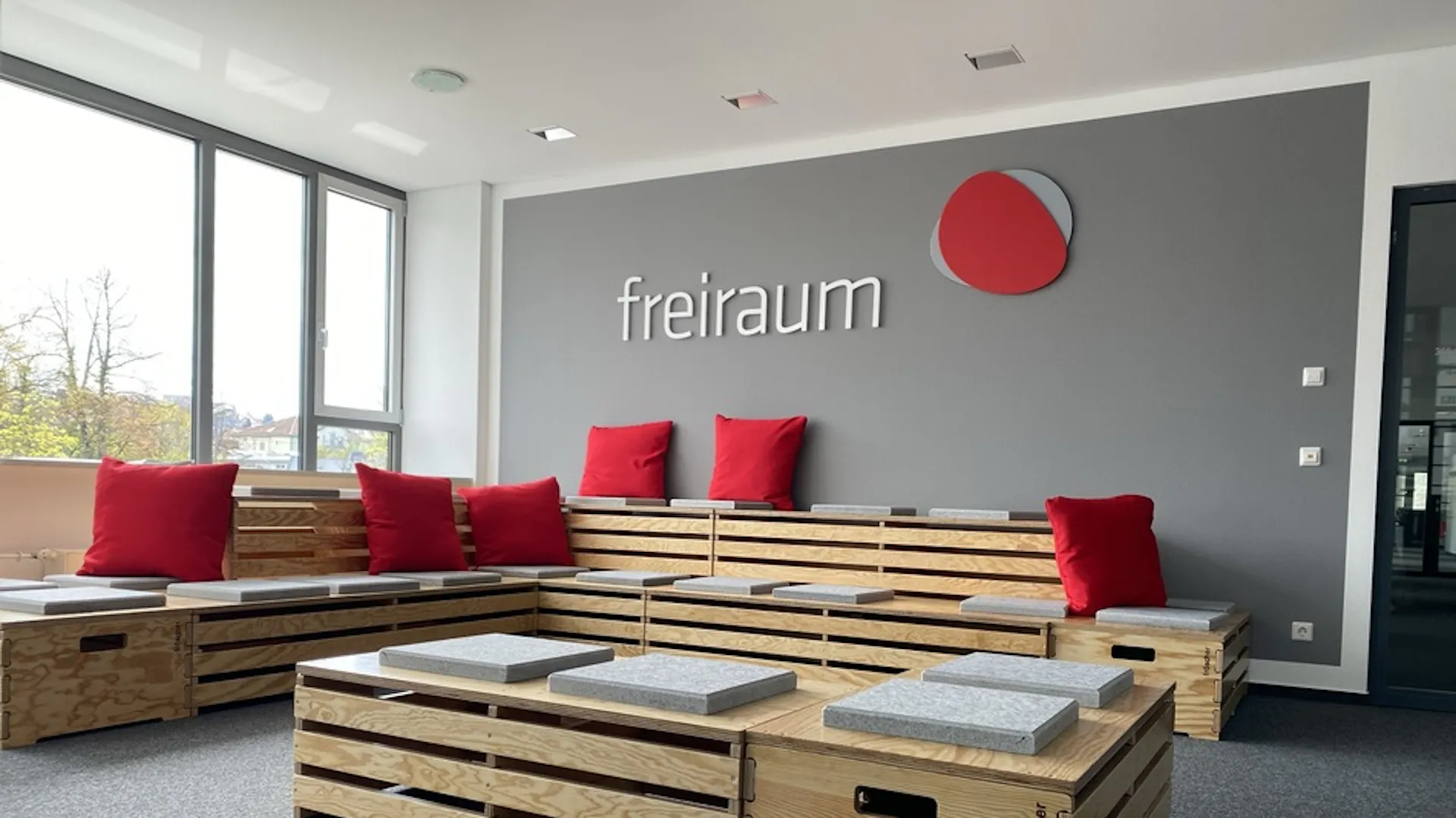 Referenzen-Reiff technische Produktion-Reutlingen-arena Landschaft -Sitzauflagen-Rückenkissen