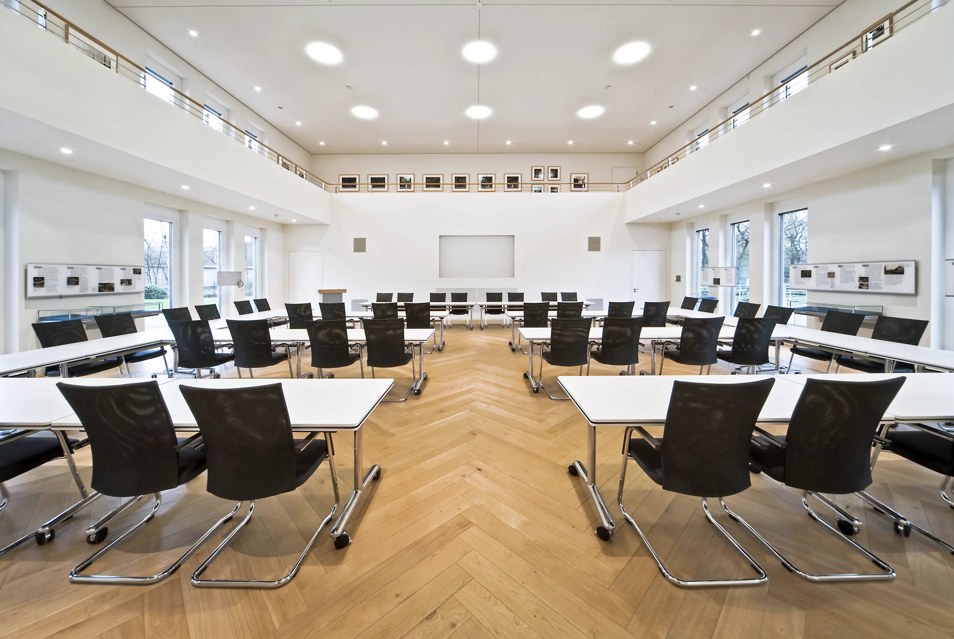 References-Picture gallery-Grillo-Werke AG Duisburg- pharao net cantilever- Multiform multipurpose tables