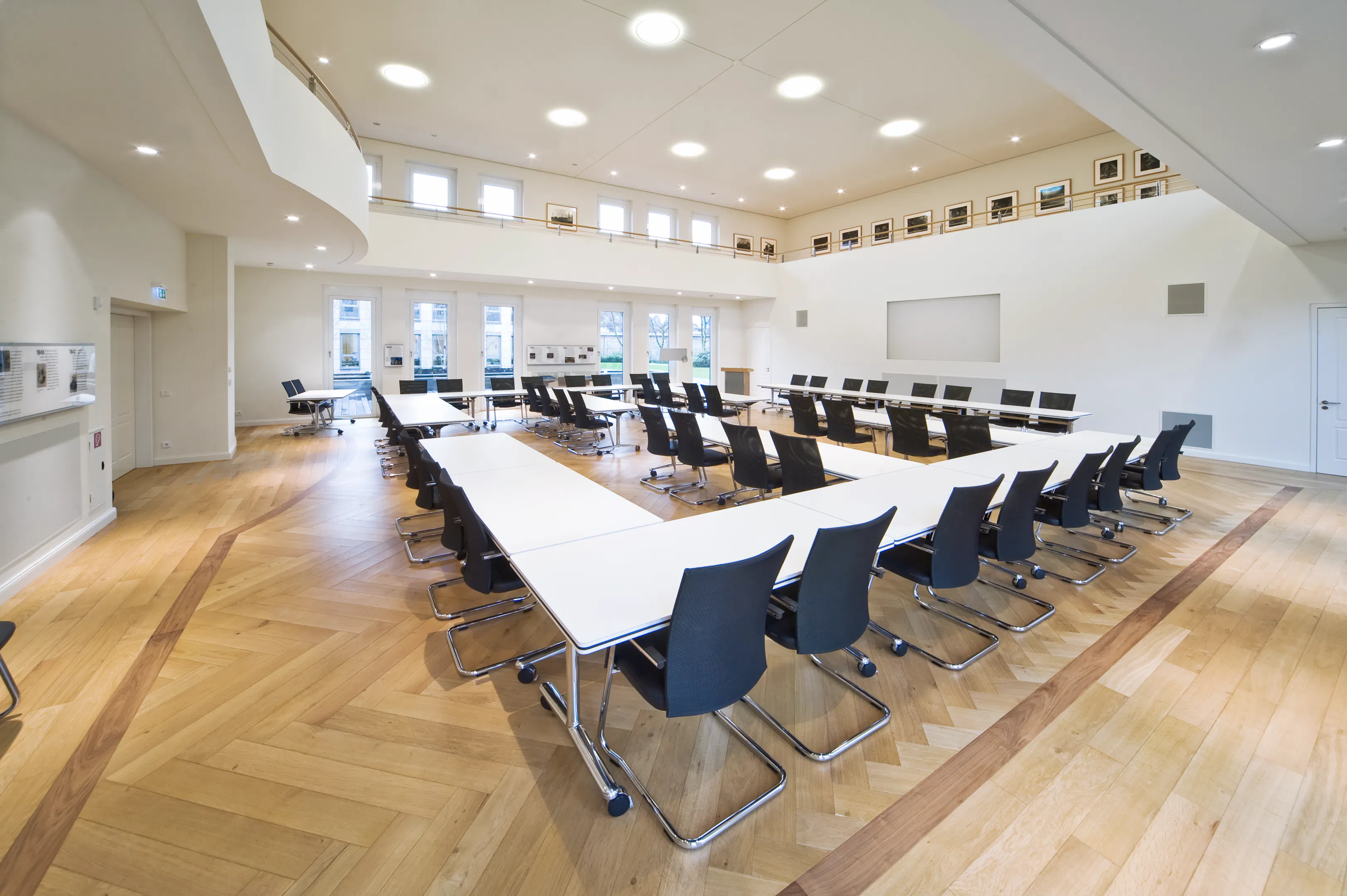 References-Picture gallery-Grillo-Werke AG Duisburg- pharao net cantilever- Multiform multipurpose tables