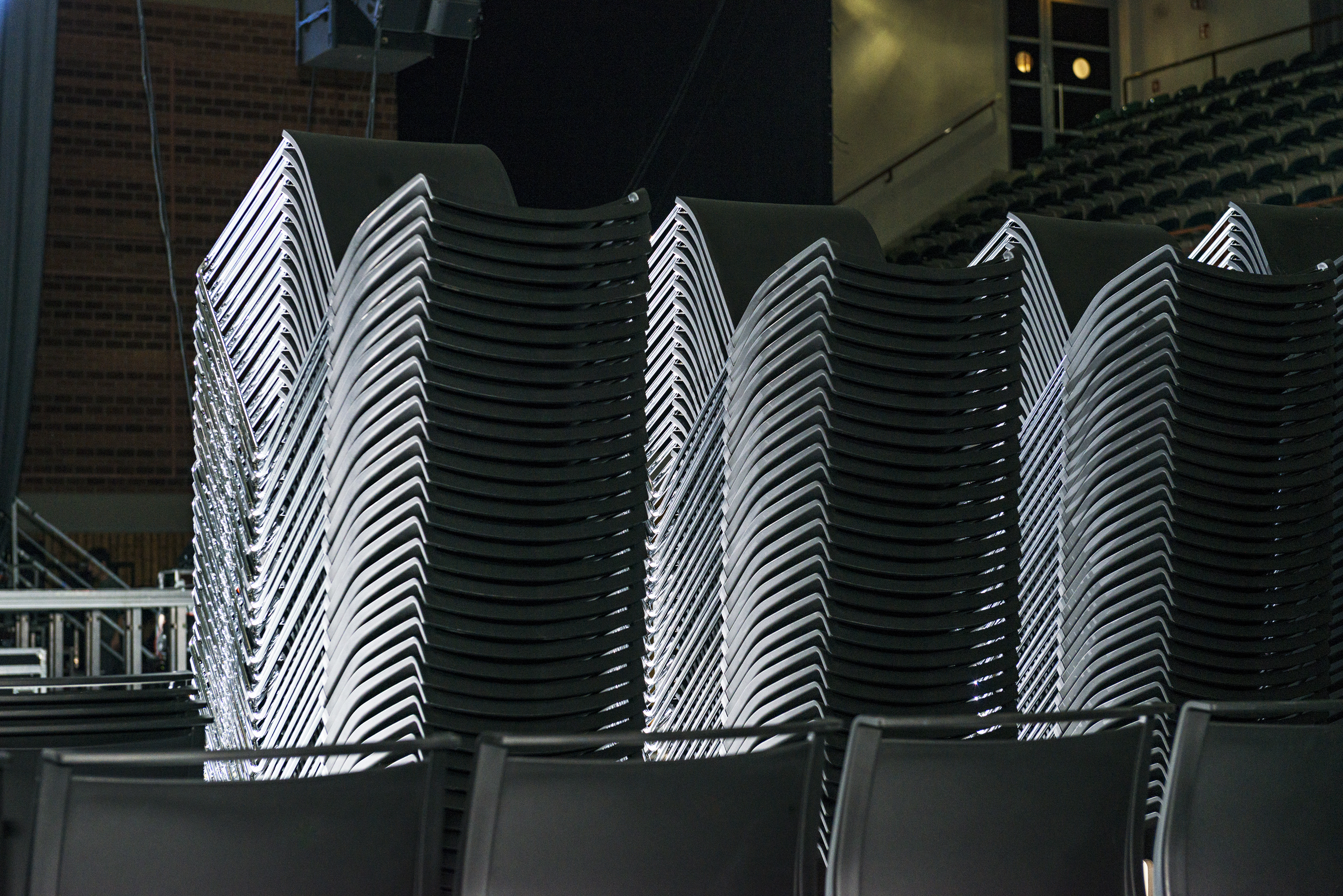 Références-Galerie de photos-tectake arena Würzburg- klif Chariot d'empilage de chaises multi-usages