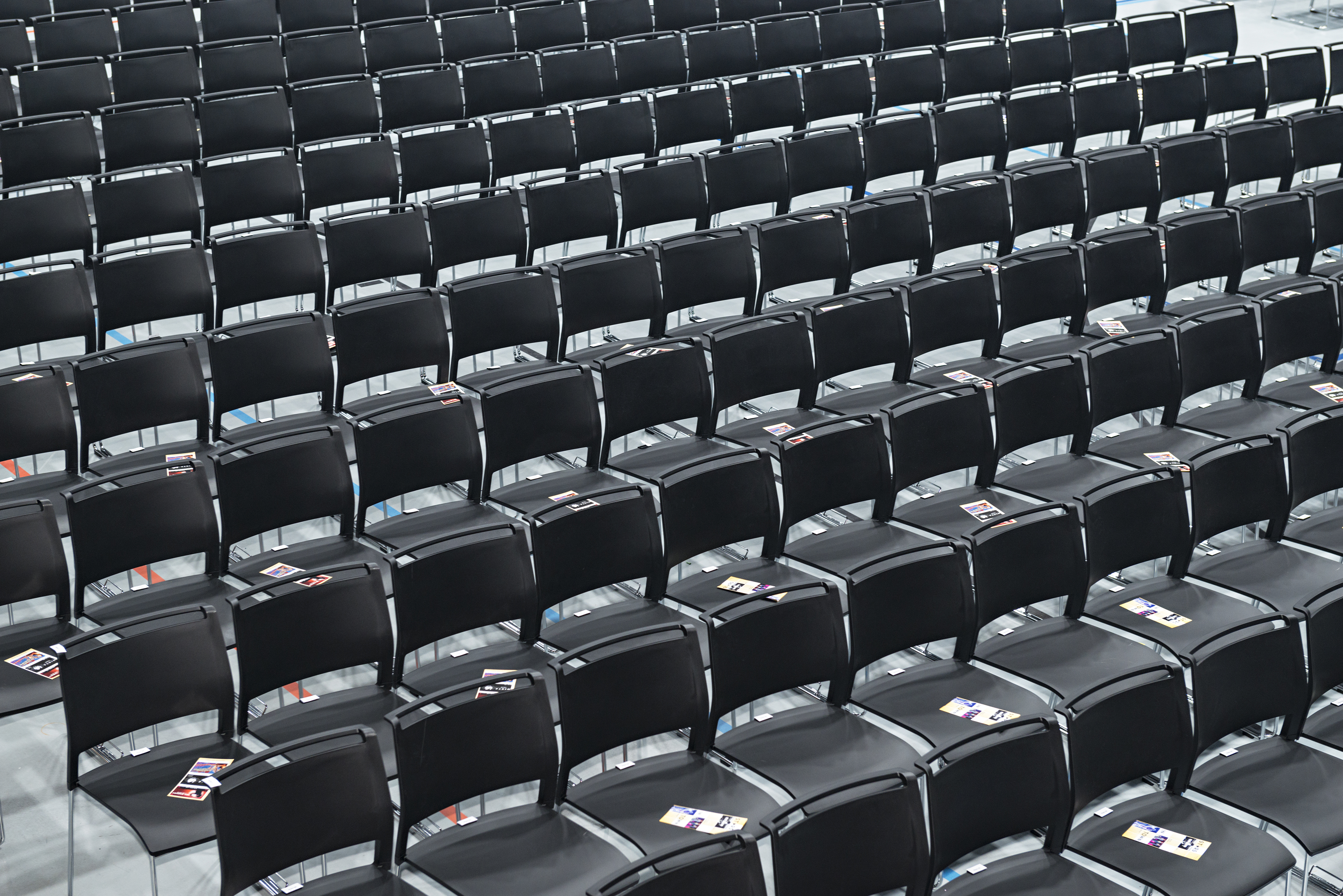 Références-Galerie de photos-tectake arena Würzburg- klif Chariot d'empilage de chaises multi-usages