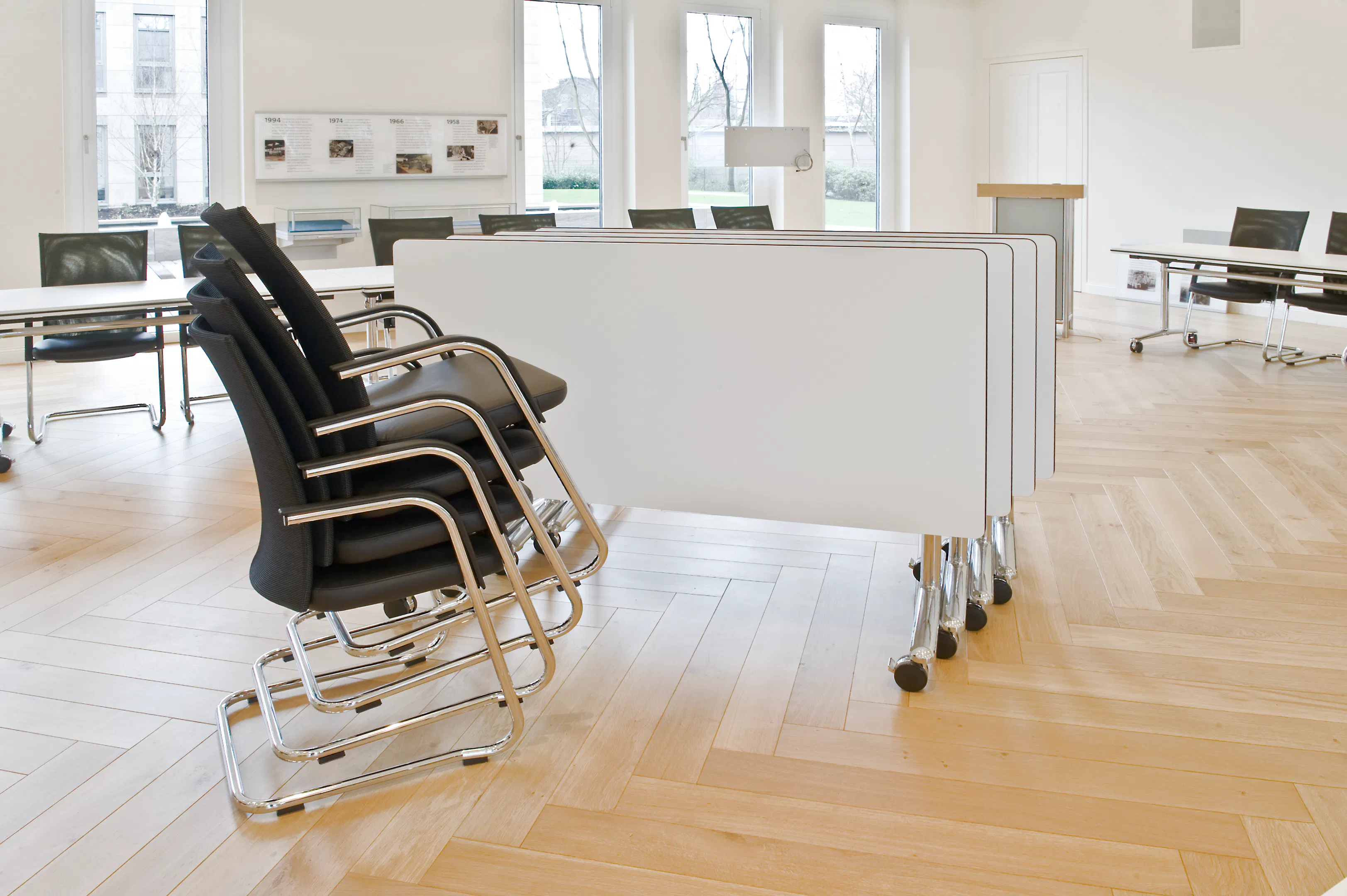 References-Picture gallery-Grillo-Werke AG Duisburg- pharao net cantilever- Multiform multipurpose tables