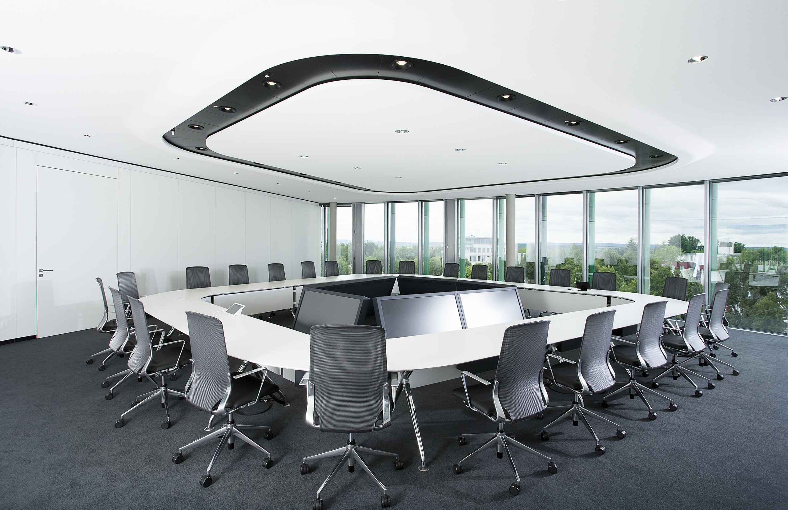 Mann+Hummel, Ludwigsburg | conference room | conference system: xcone | monitor island | conference chair: primo