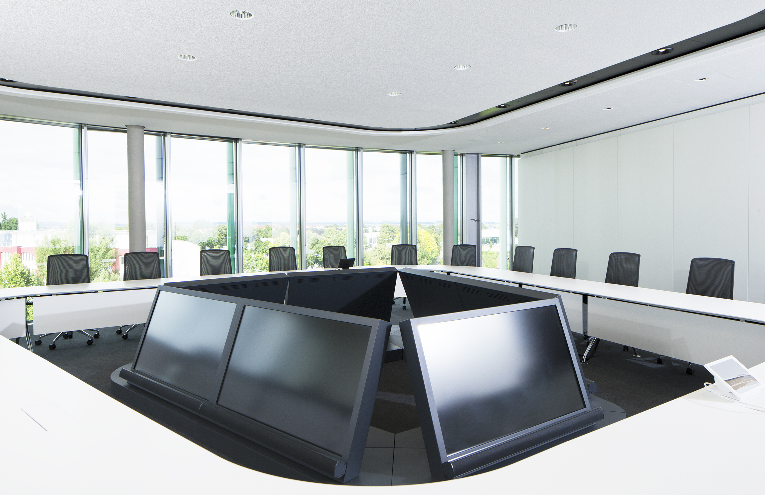 Mann+Hummel, Ludwigsburg | conference room | conference system: xcone | monitor island | conference chair: primo
