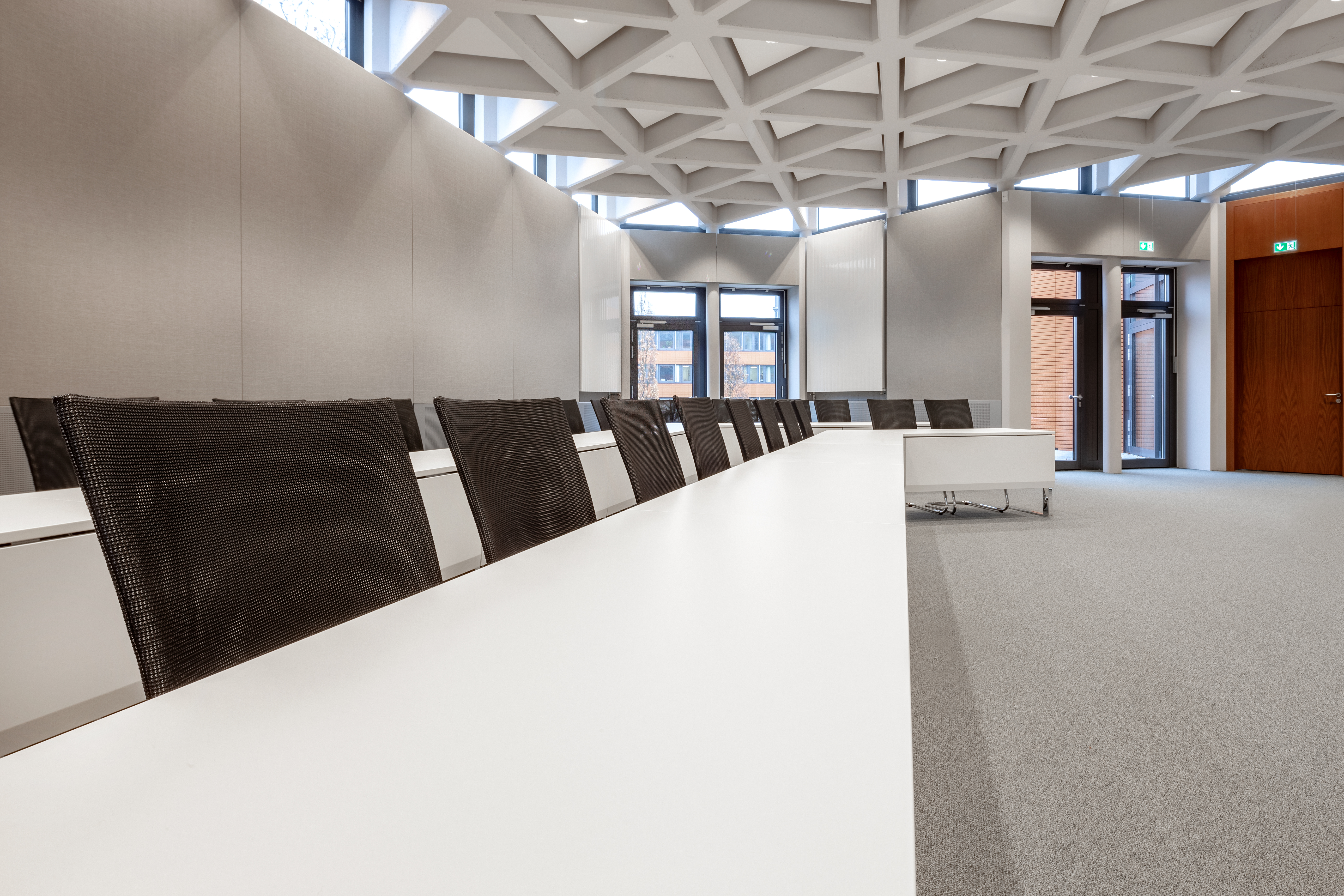 References-Picture gallery-Kreishaus Minden- c base table system- pharao net cantilever chair