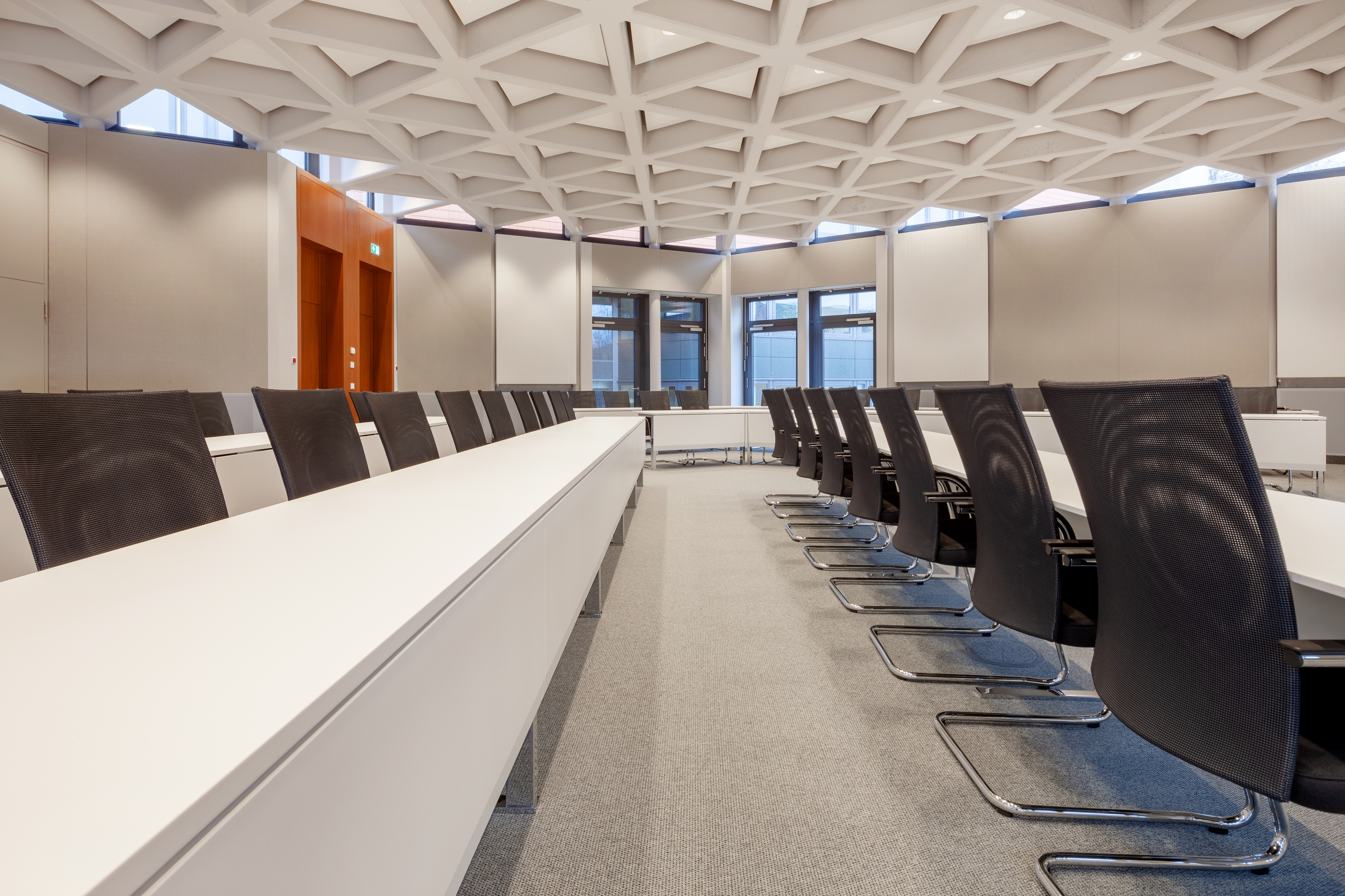 References-Picture gallery-Kreishaus Minden- c base table system- pharao net cantilever chair