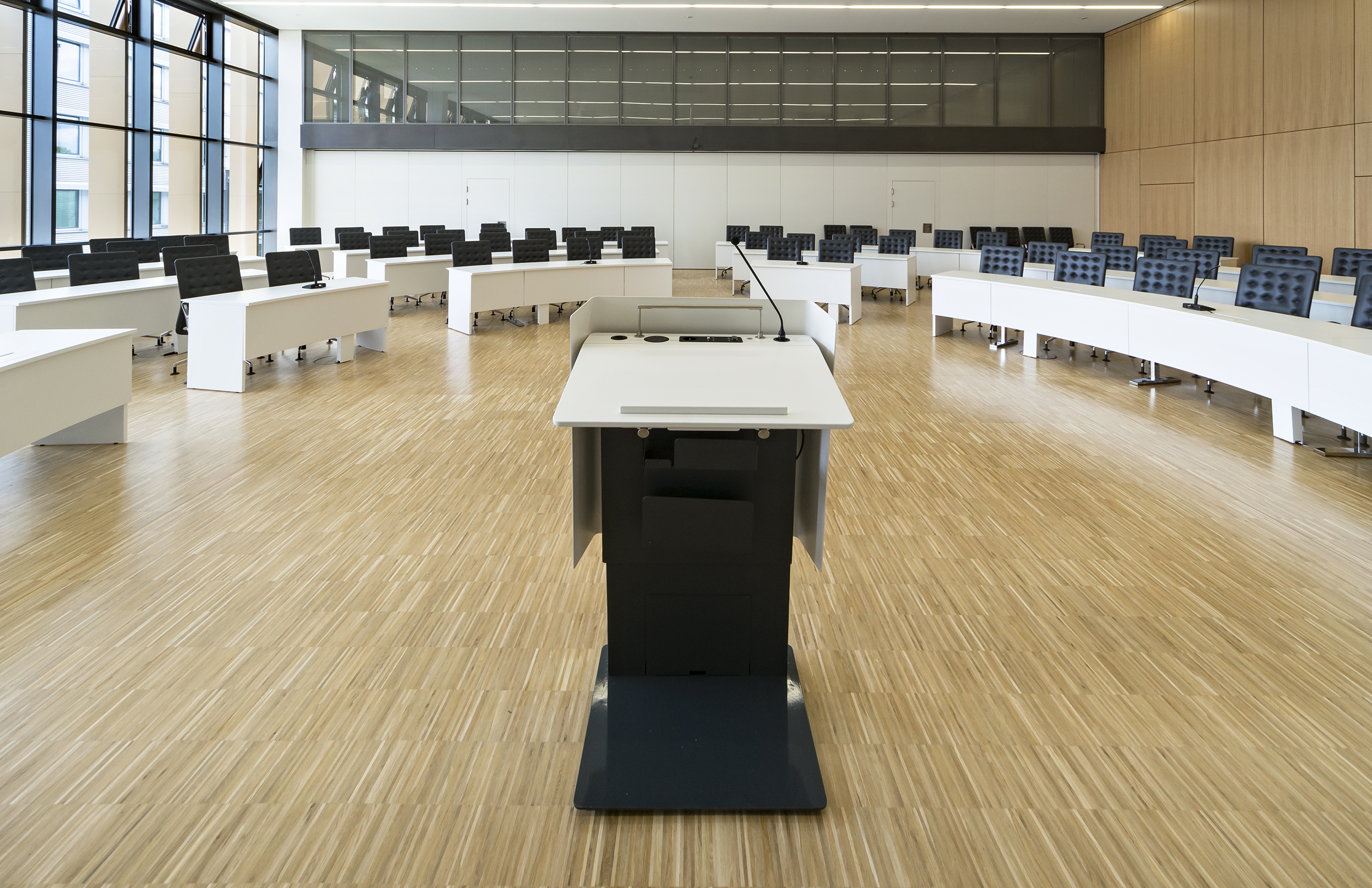 Kreishaus Wetzlar | tool-free mountable auditorium | microphone units | lectern: PSE