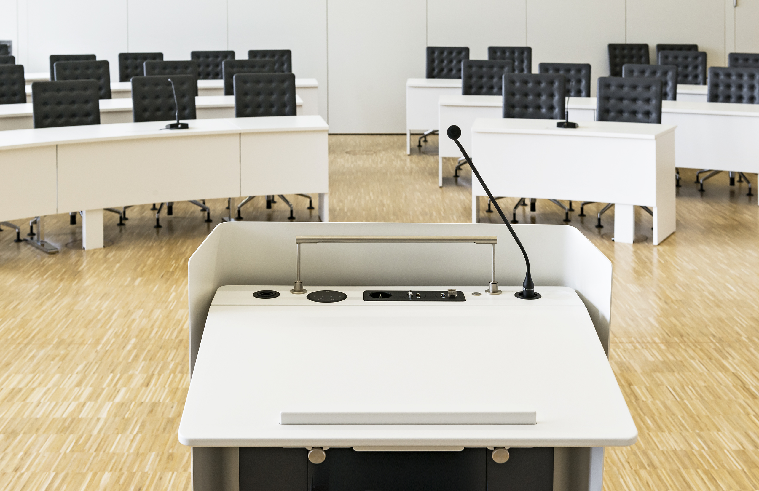 Kreishaus Wetzlar | tool-free mountable auditorium | microphone units | lectern: PSE