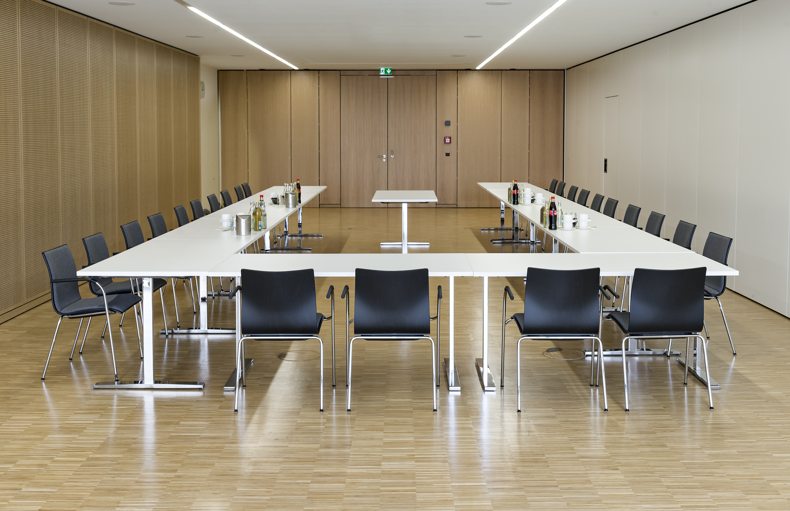 Kreishaus Wetzlar | toolless mountable table system t-base