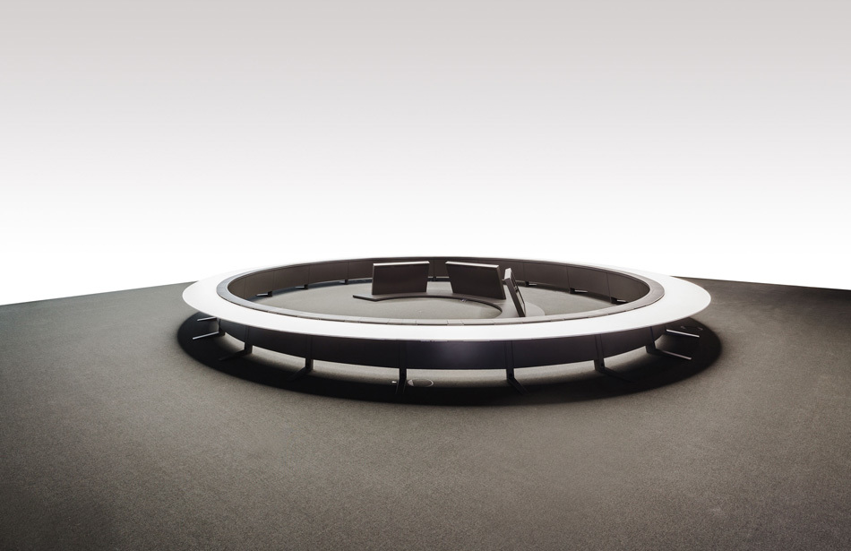 Boardroom of a DAX 100 company | Conference system: customised solution I Monitor island