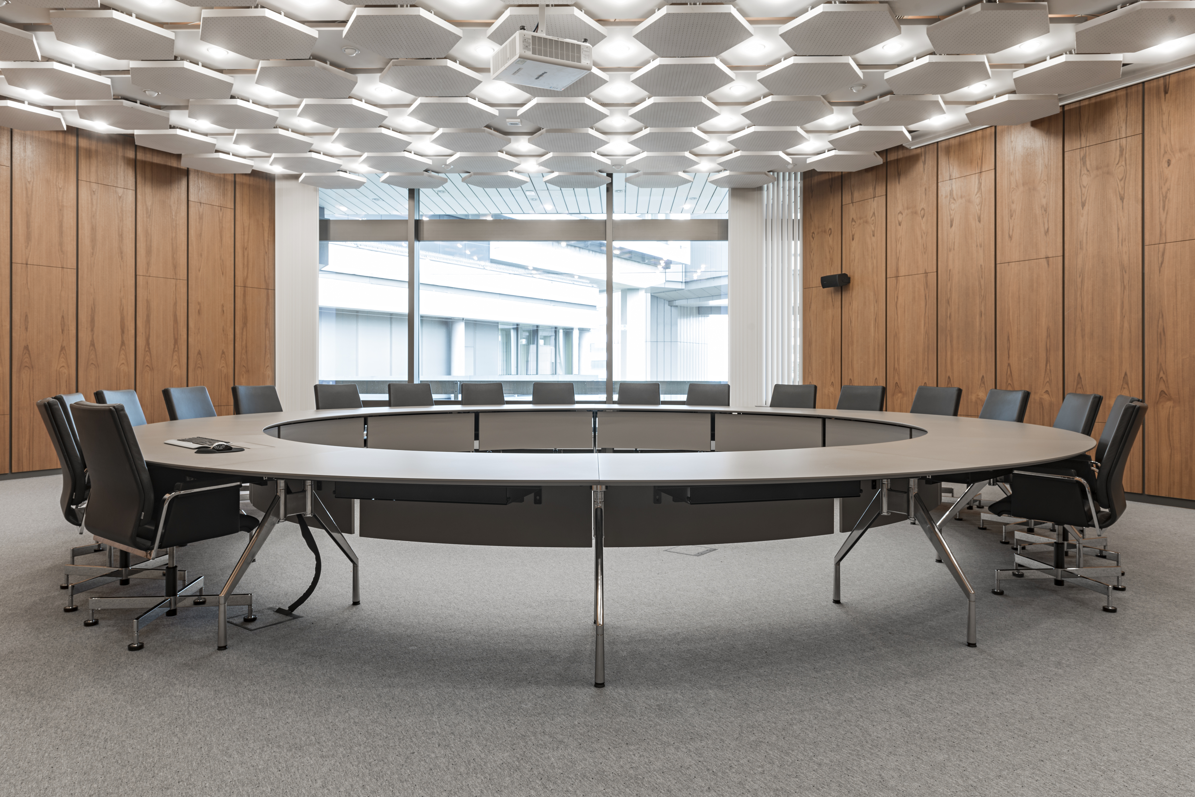Références-Galerie d'images-Bâtiment administratif de Nuremberg-Table de conférence fallon