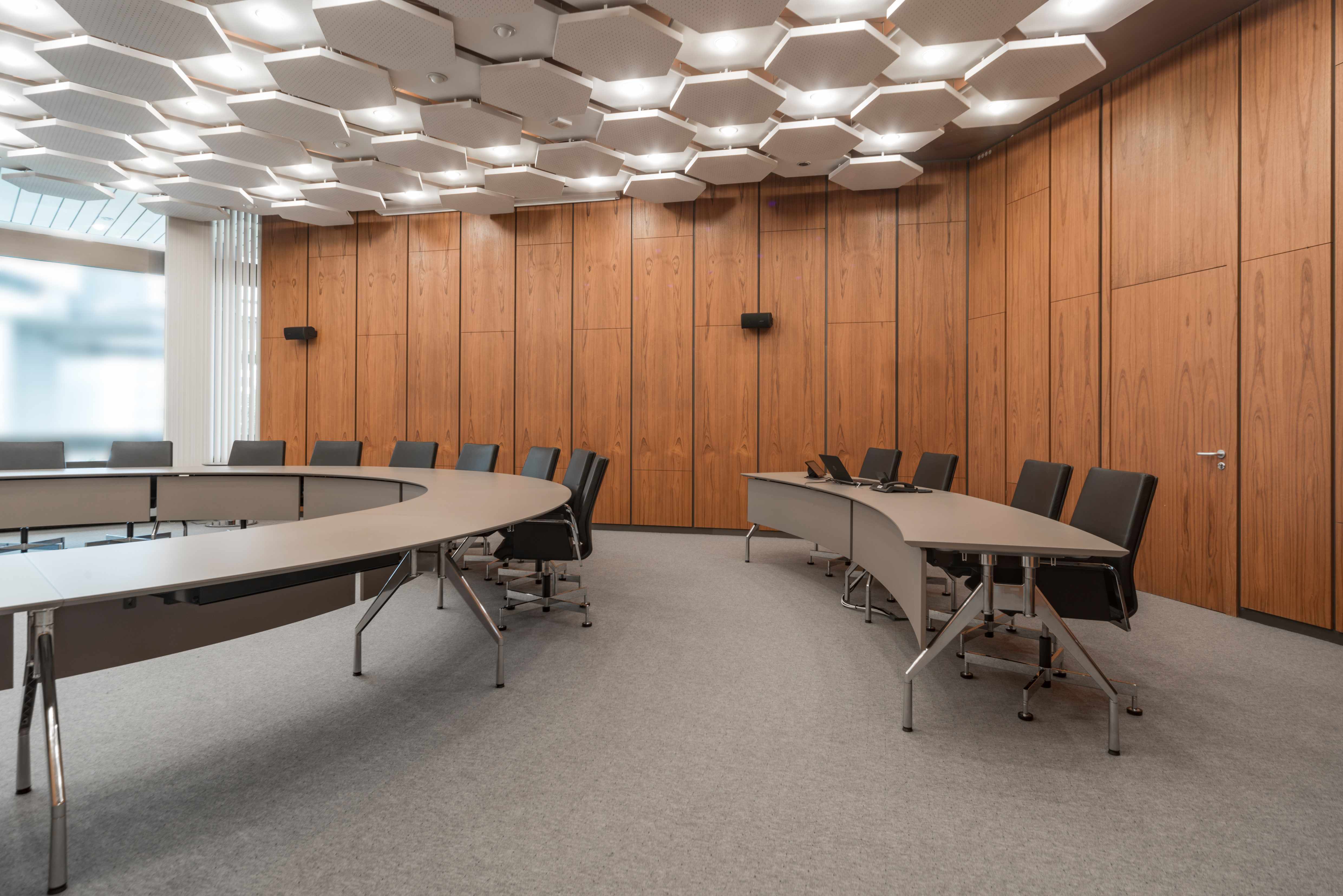 Références-Galerie d'images-Bâtiment administratif de Nuremberg-Table de conférence fallon