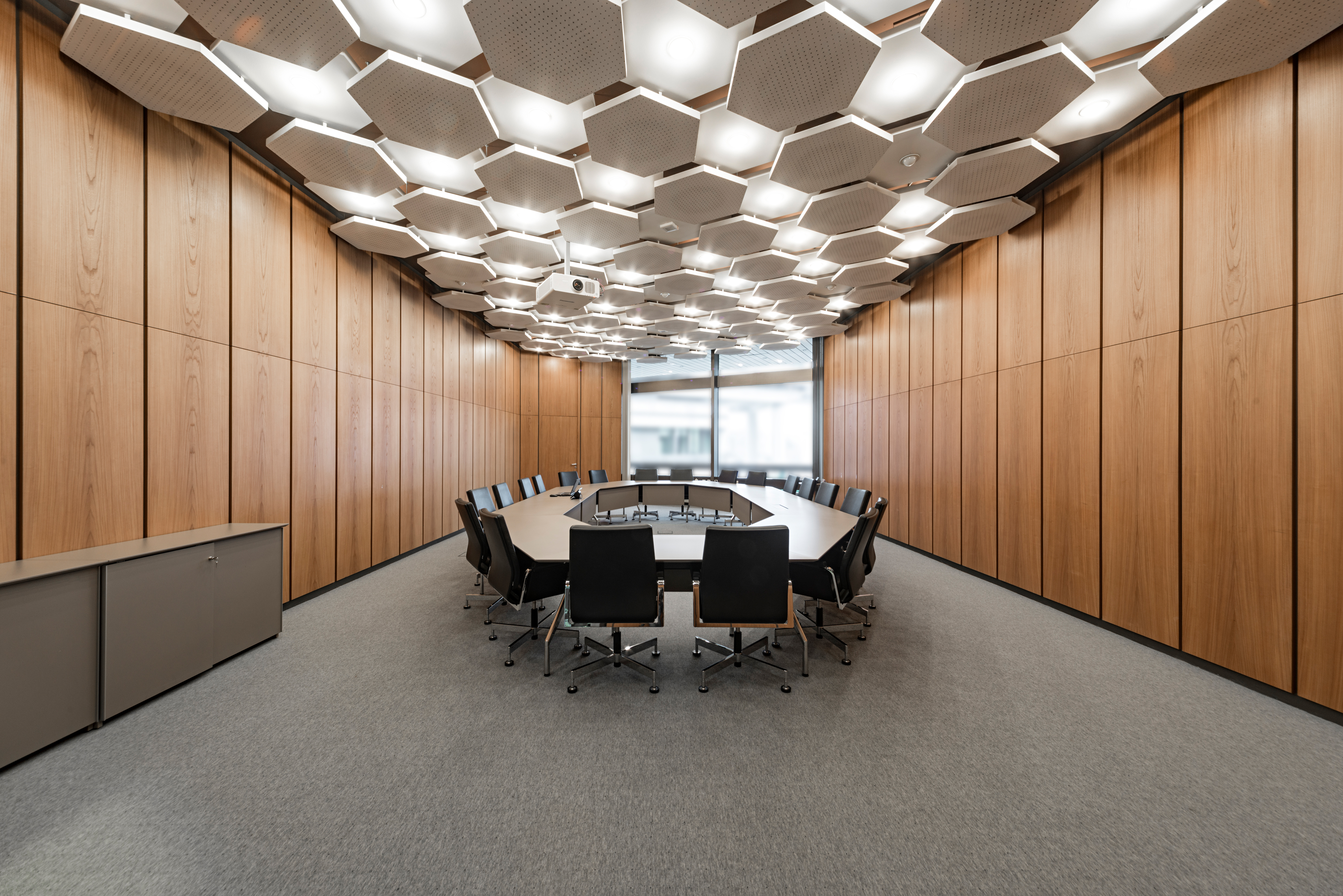 Références-Galerie d'images-Bâtiment administratif de Nuremberg-Table de conférence fallon