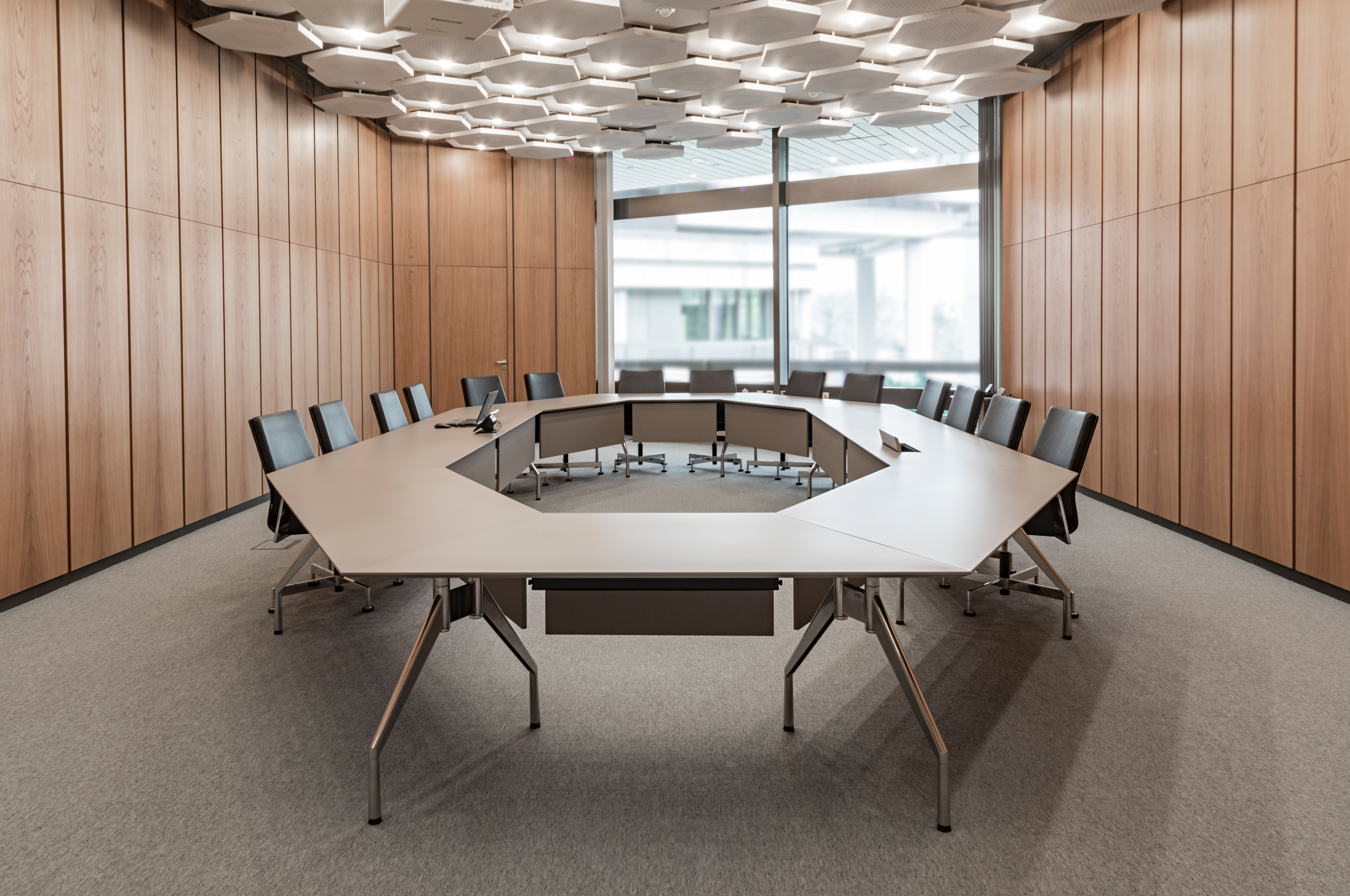Références-Galerie d'images-Bâtiment administratif de Nuremberg-Table de conférence fallon