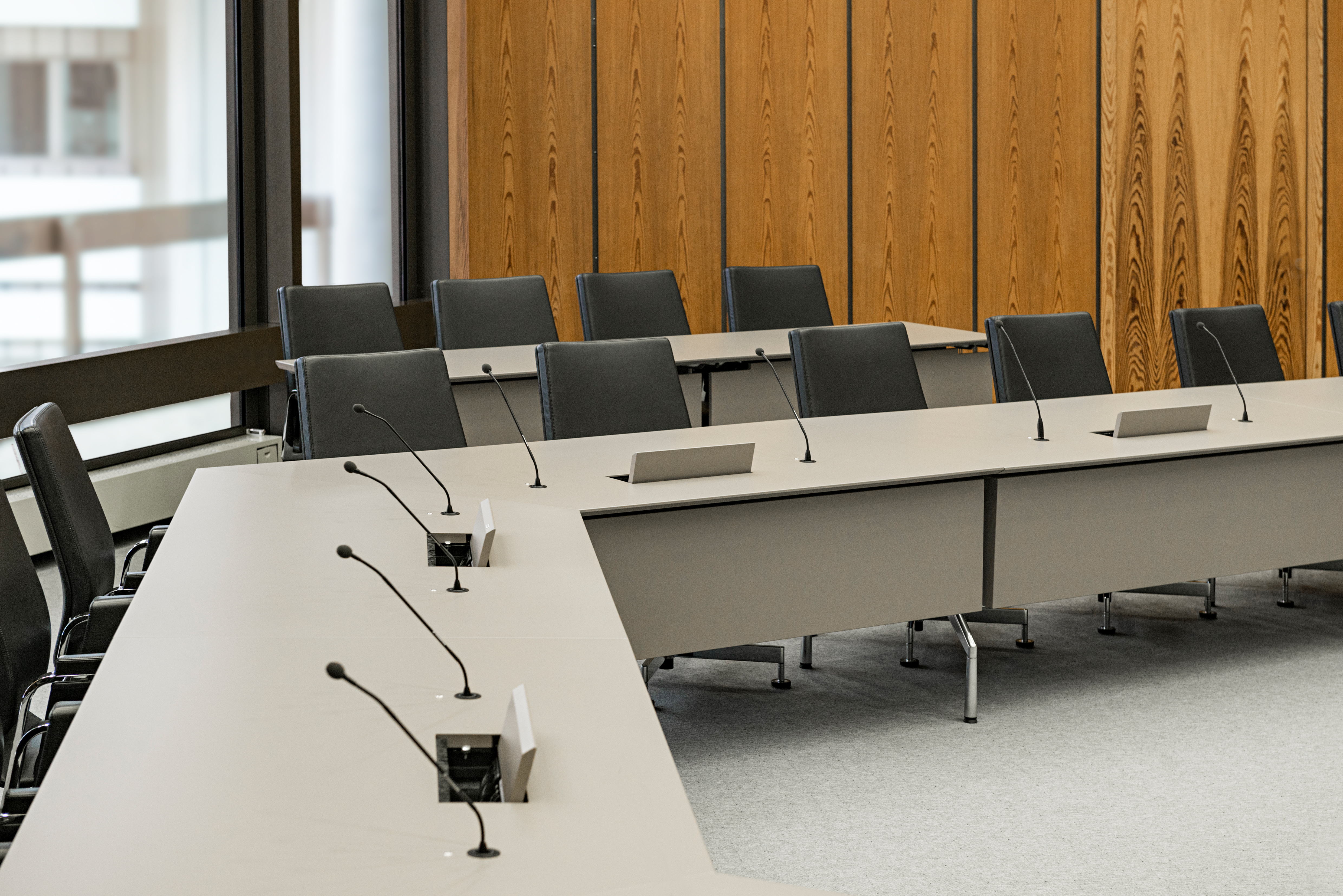 Références-Galerie d'images-Bâtiment administratif de Nuremberg-Table de conférence fallon