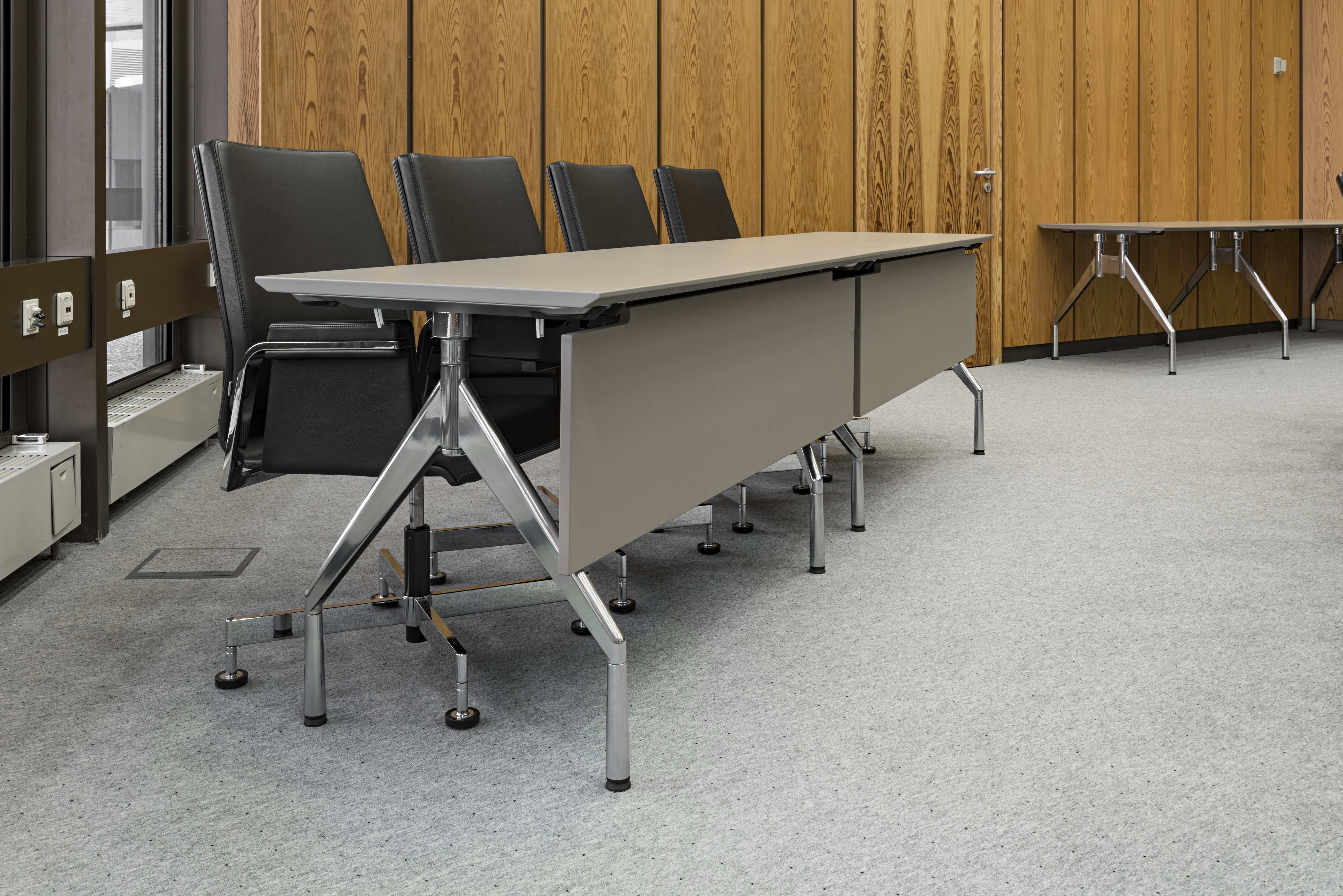 Références-Galerie d'images-Bâtiment administratif de Nuremberg-Table de conférence fallon