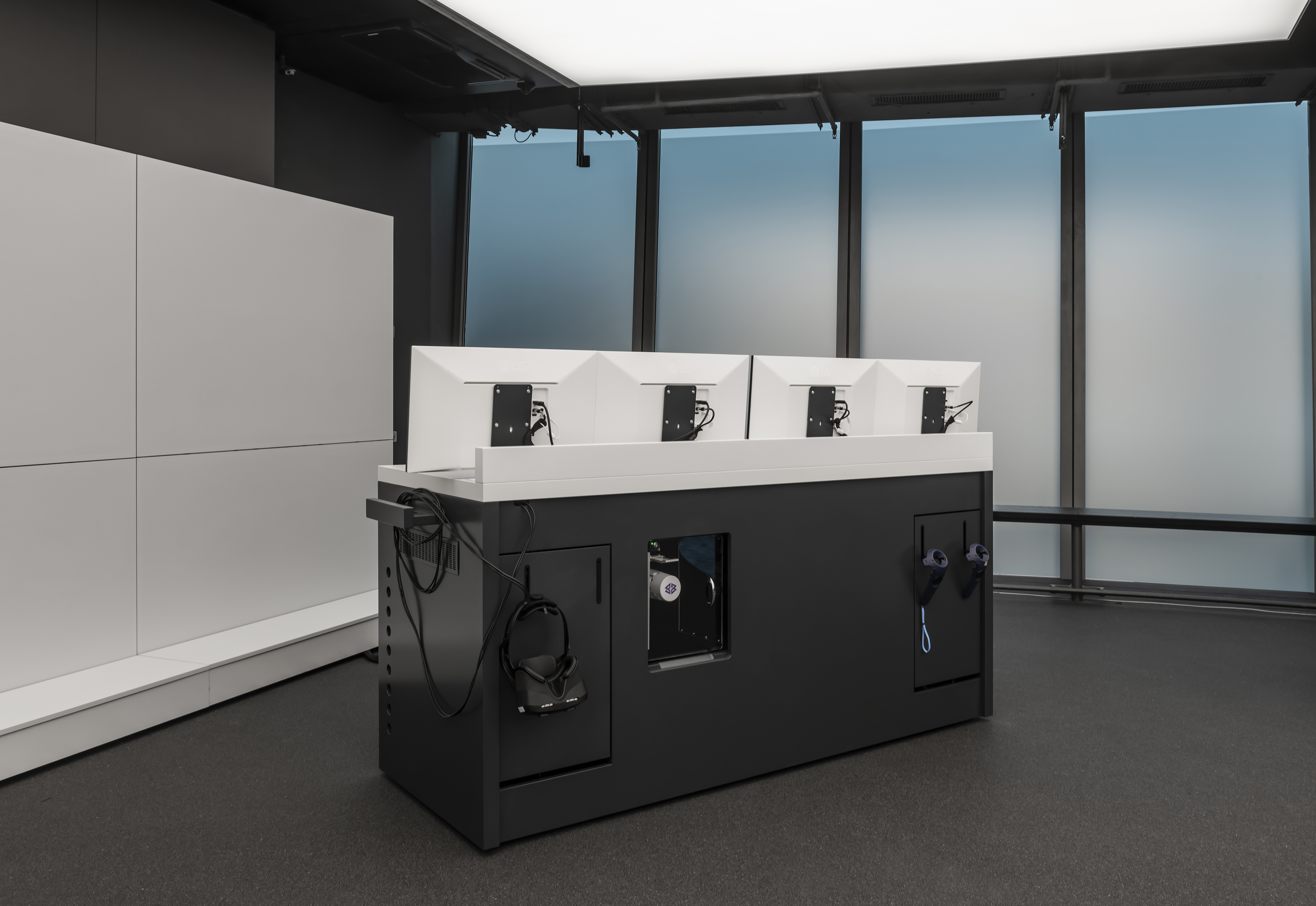 Research and Innovation Centre (FIZ) of the BMW Group in Munich | customised media steles and technology consoles