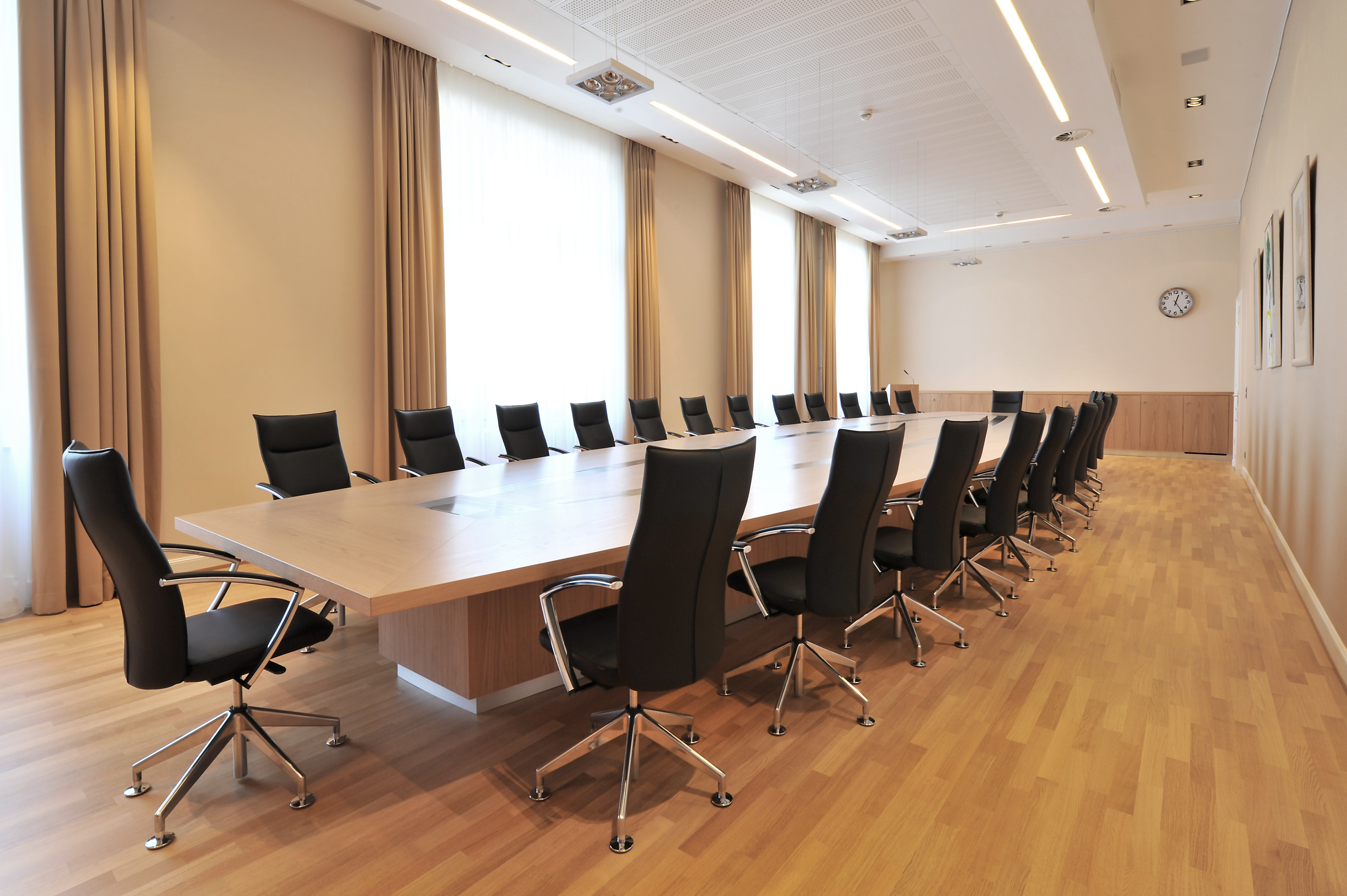 References-Picture gallery-Post Luxembourg-pharao comfort- Customised table solution