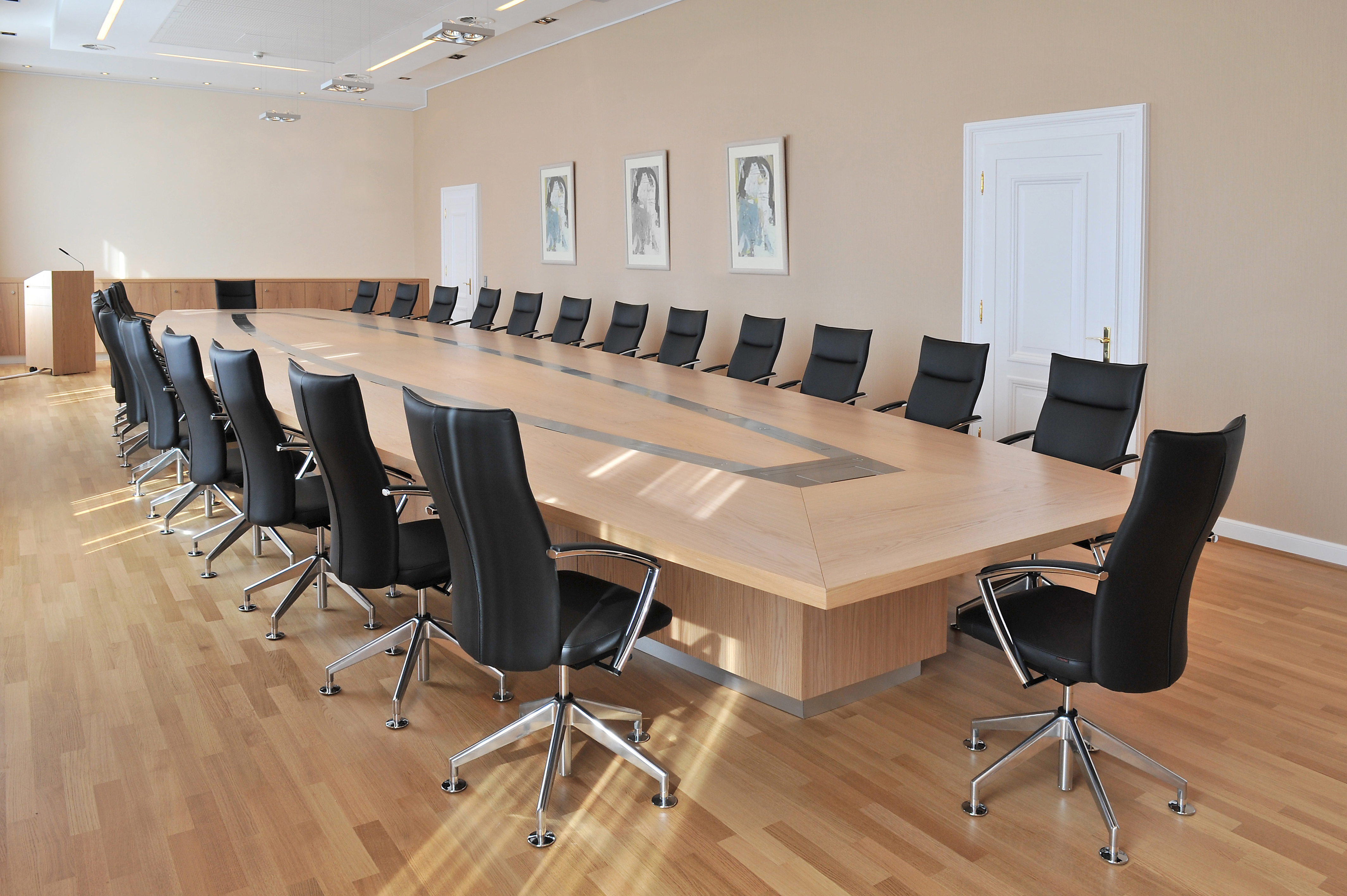 References-Picture gallery-Post Luxembourg-pharao comfort- Customised table solution